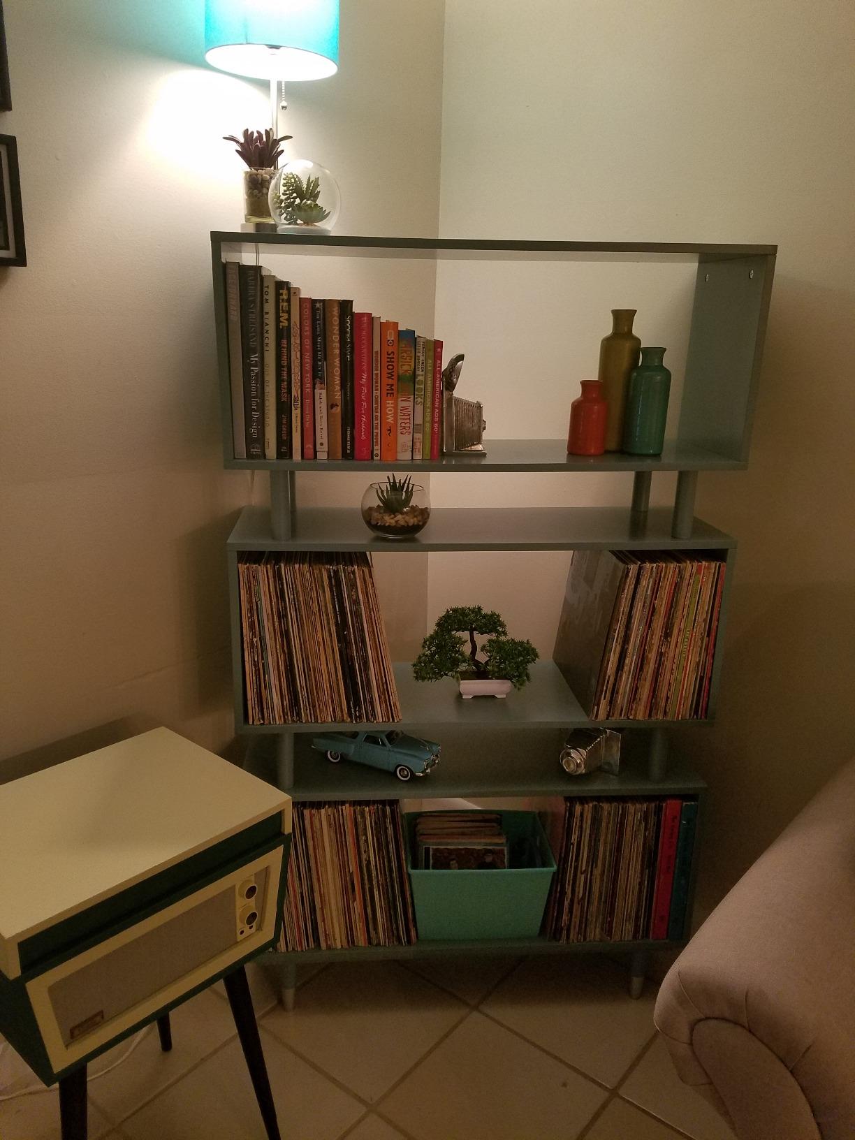 Mesa 3 Tier Bookshelf, Mid Century Bookcase for Living Room, Bedroom Furniture & Home Office, Solid Wood Storage Shelves with Gold Legs, 59.5