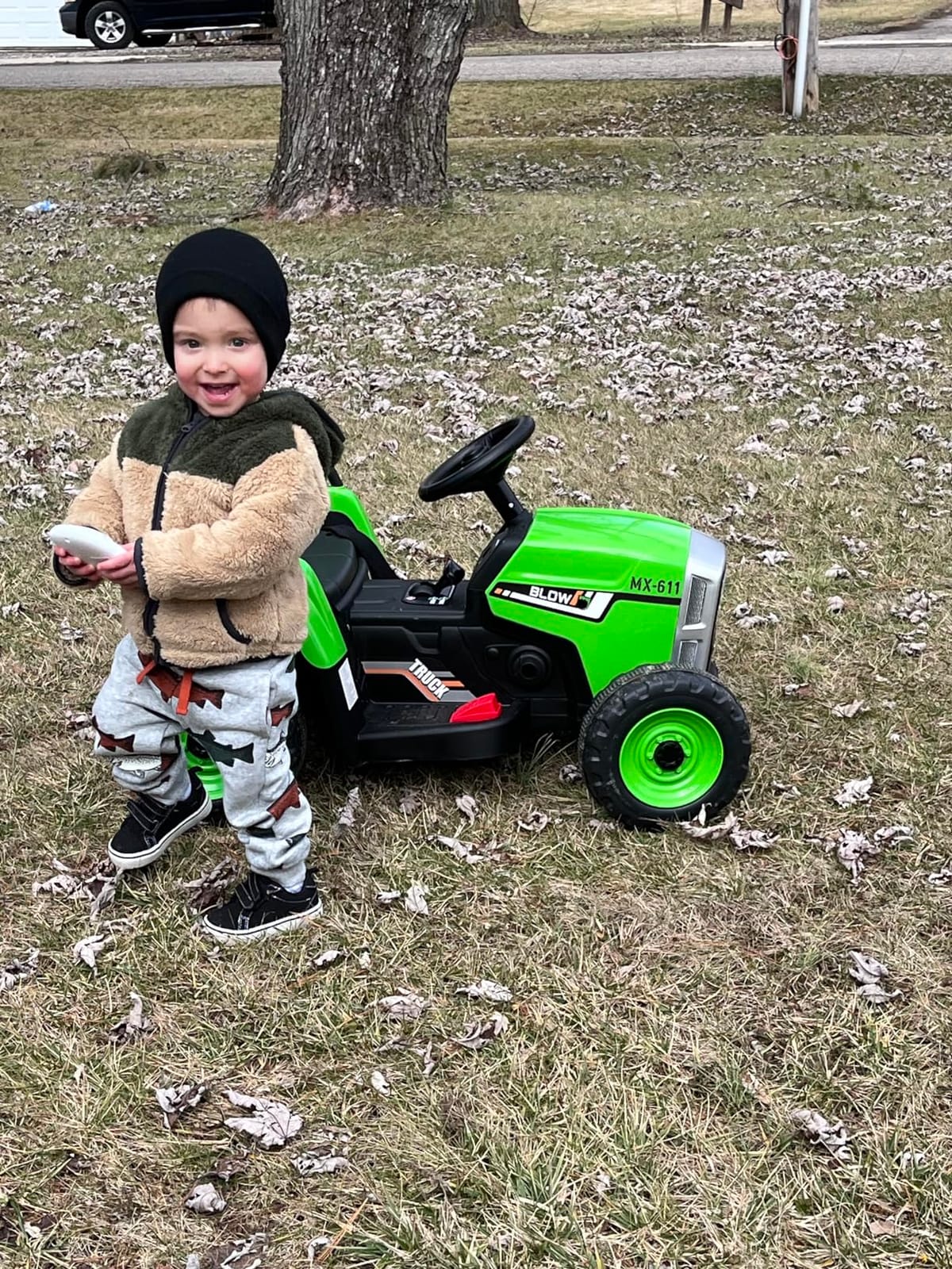 HONEY JOY Ride On Tractor with Trailer, 12V Electric Vehicle for Kids, 3-Gear-Shift Ground Loader, LED Lights, Horn, Music, Battery Powered Ride On Car with Remote Control (Black) customer photo 1