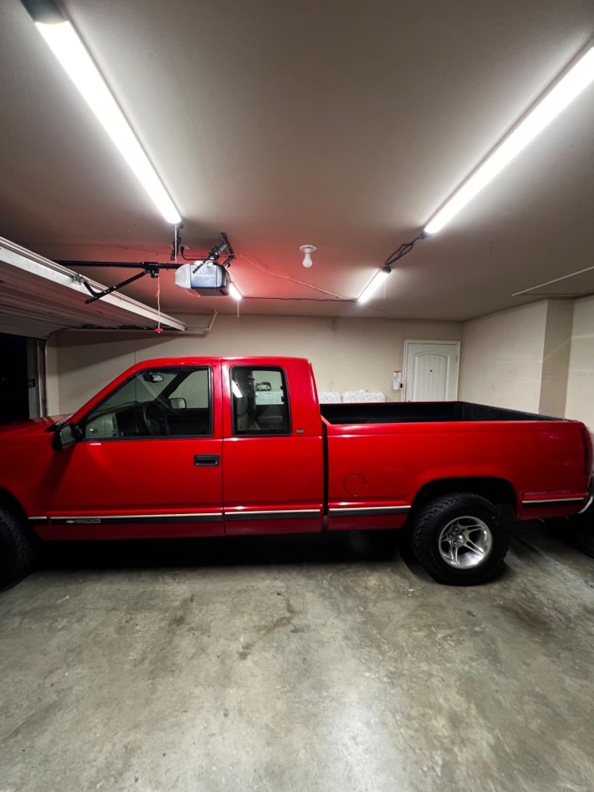 Barrina BS84 LED Shop Lights 4FT for Workshop, 84W 10000LM 5000K, 4 Packs | 4FT for Garage Basement Workbench, Hanging or Flush Mount, Linkable to 3, with Pull Chain Switch, Aluminum, Frosted Cover customer photo 2