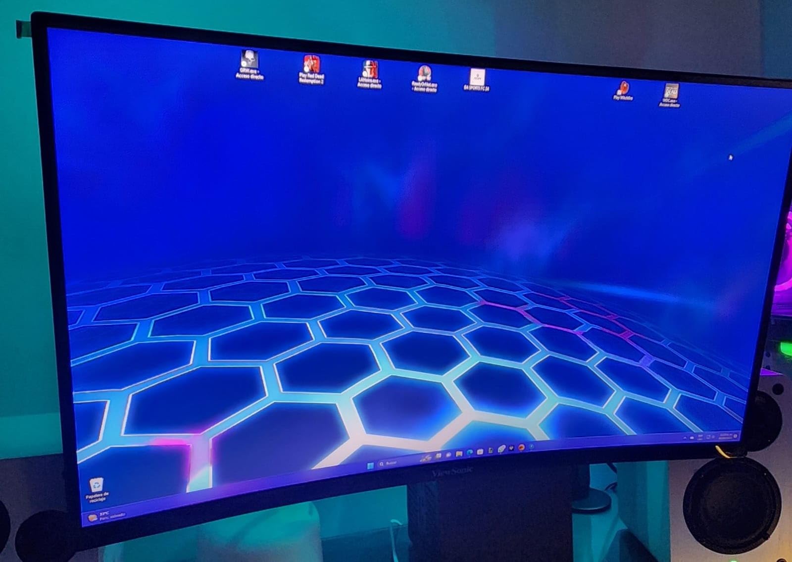 ViewSonic VX3218C-2K 32 Inch 1440p Curved Gaming Monitor, 180Hz and 1ms for Smooth Gameplay, FreeSync Premium and Eye Care Technology for Smooth Visuals, HDMI, and DisplayPort Inputs customer photo 1