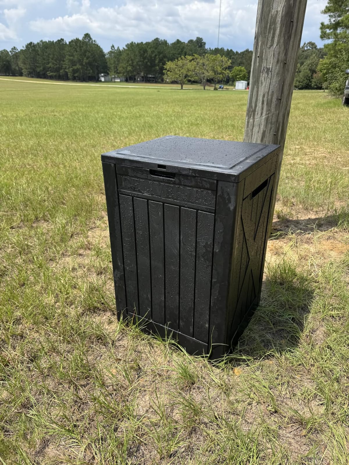 Greesum Outdoor Storage Box 31 Gallon Storage Box with Lid for Patio Furniture, Garden Tools, Pool Supplies, Waterproof and UV Resistant, Lockable, Dark Black customer photo 1
