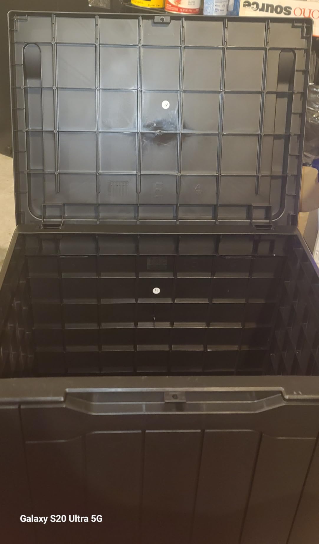 Greesum Outdoor Storage Box 31 Gallon Storage Box with Lid for Patio Furniture, Garden Tools, Pool Supplies, Waterproof and UV Resistant, Lockable, Dark Black customer photo 2