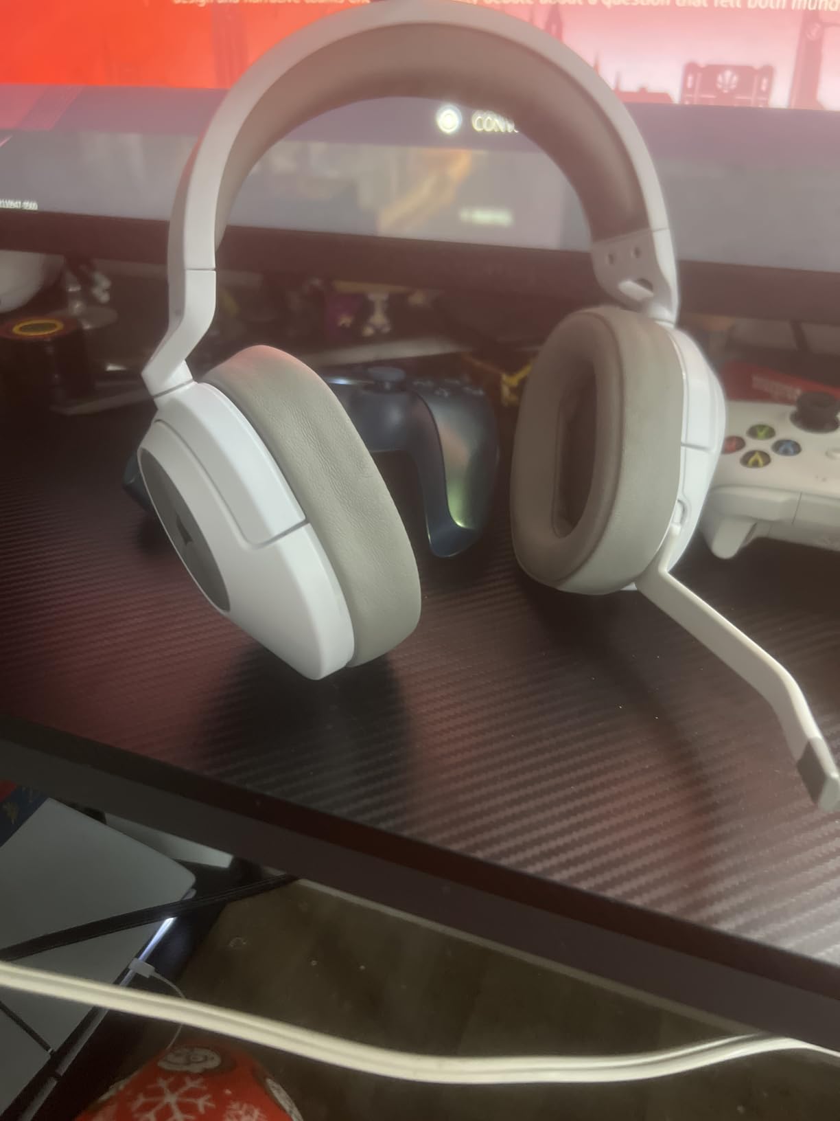 Corsair HS55 Wireless Multiplatform Lightweight Gaming Headset with Bluetooth - Dolby 7.1 Surround Sound - iCUE Compatible - PC, PS5, PS4, Nintendo Switch, Mobile - Black customer photo 1