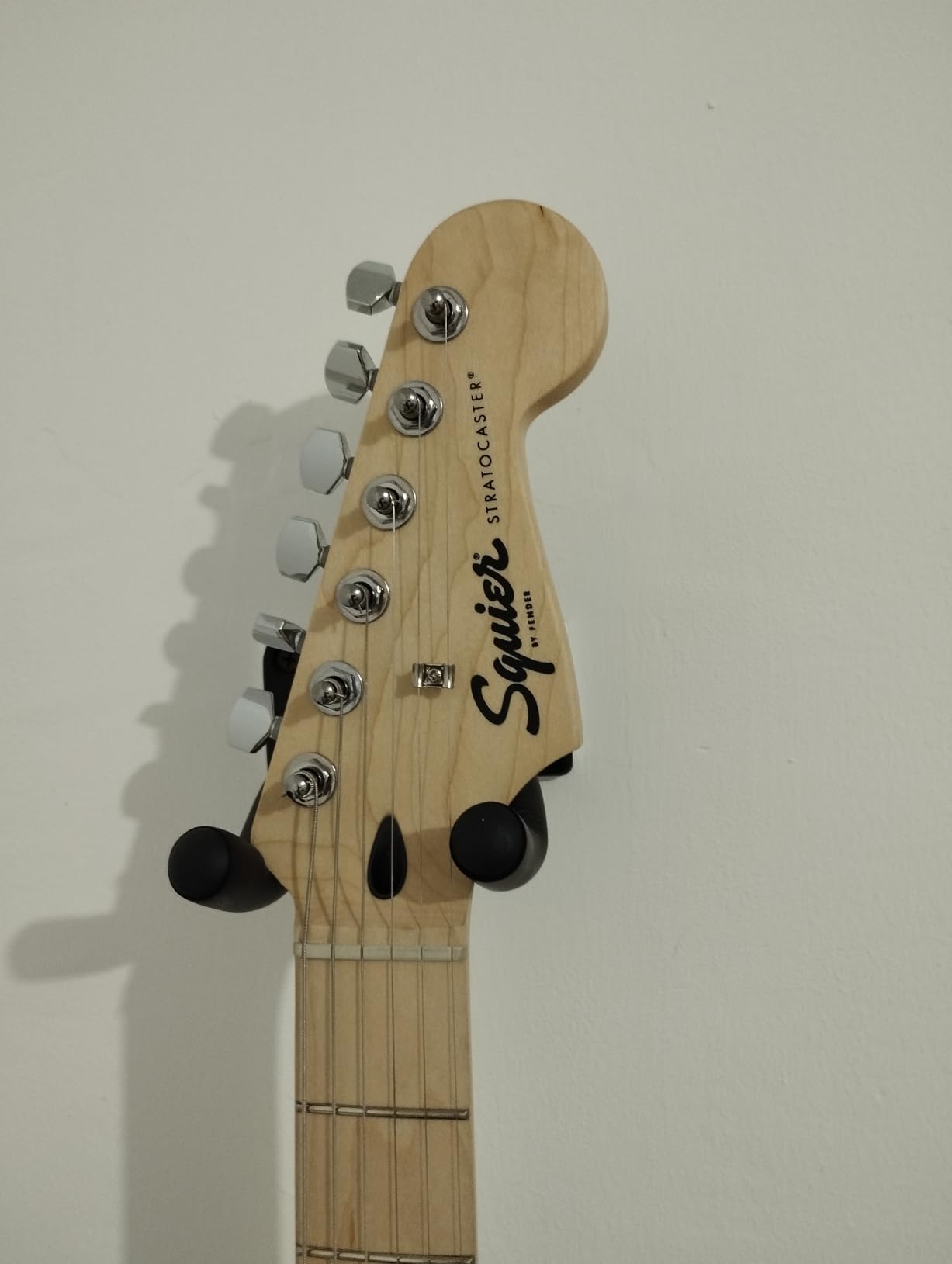 Squier Sonic Stratocaster Electric Guitar, Black, Maple Fingerboard, Black Pickguard customer photo 1