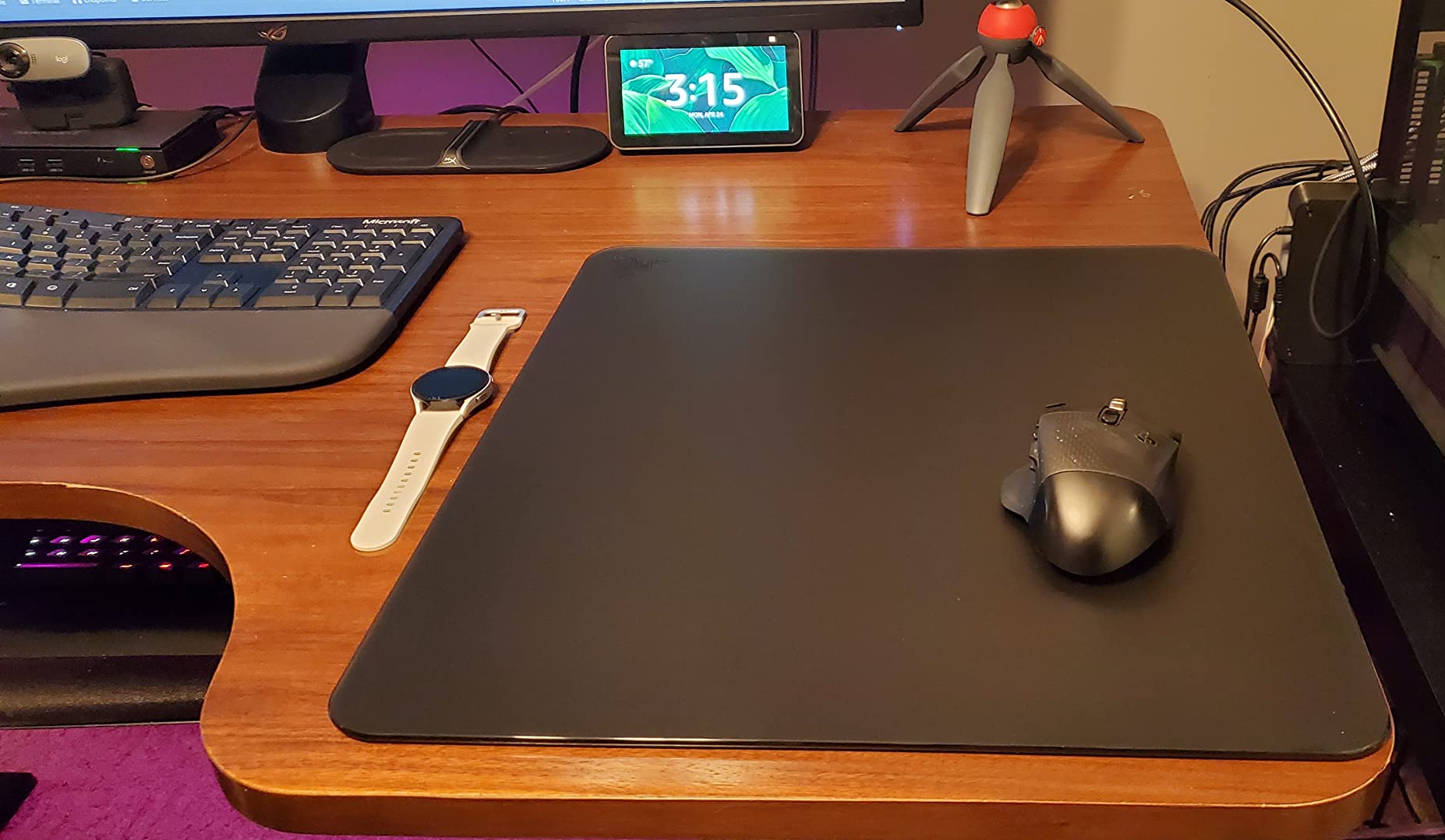 Razer Atlas Tempered Glass Gaming Mouse Mat, Black | Ultra-Smooth Micro-Etched Surface, Dirt and Scratch-Resistant, Anti-Slip Base, Quiet Mouse Movements customer photo 2