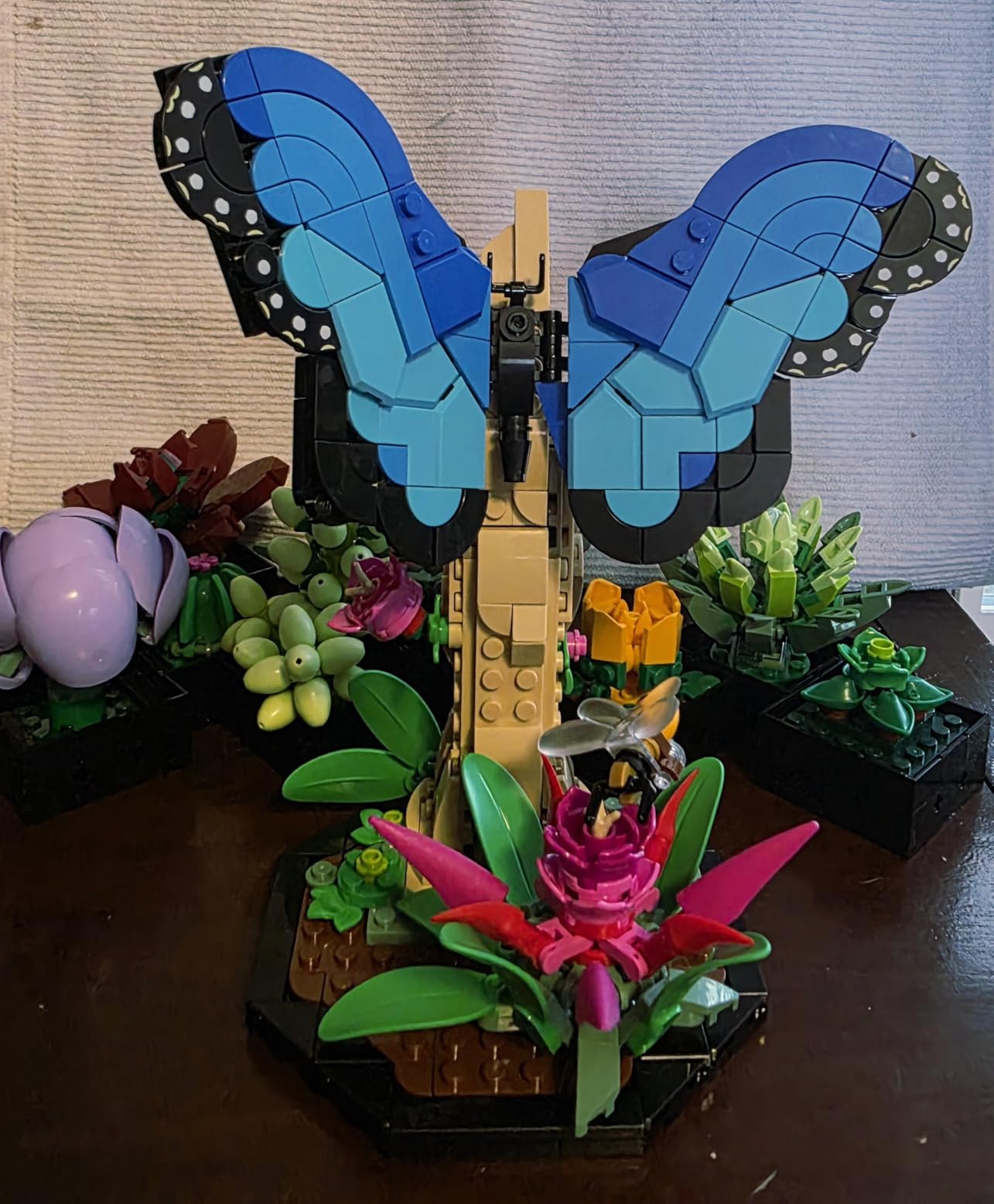 LEGO Ideas The Insect Collection, Fun Gift for Nature Lovers, with Life-Size Blue Morpho Butterfly, Hercules Beetle and Chinese Mantis Display Models, Bug Building Set and Nature Décor, 21342, 18+ customer photo 2