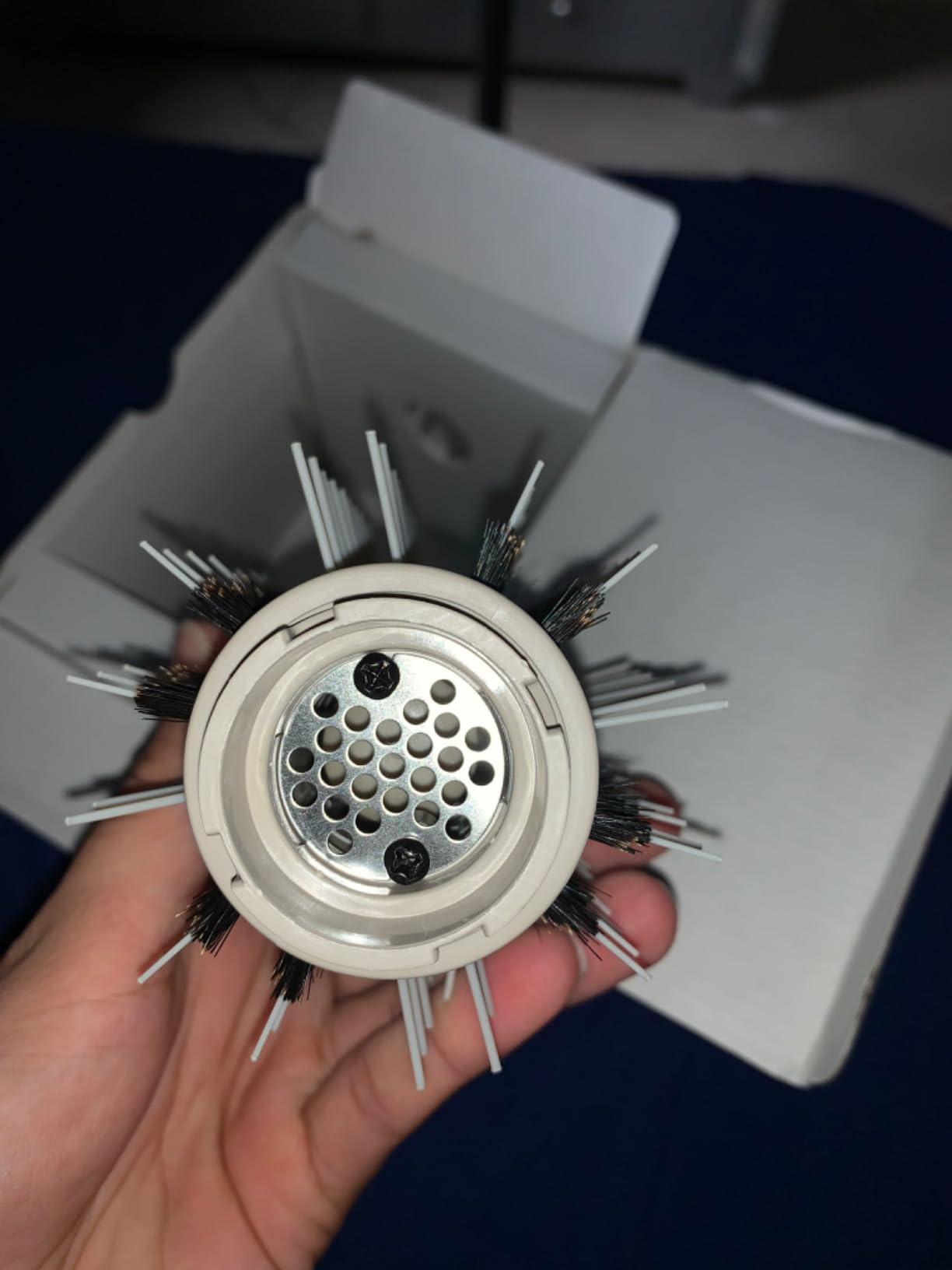 Shark FlexStyle Round Hot Air Brush Attachment for Blow Dryers, Hair Styling Tool for Straight, Wavy, Curly, and Coily Hair, Stone | Boar & Nylon Bristles Grab, Smooth & Defrizz, Adds Bounce, Best for Layers & Bangs customer photo 1