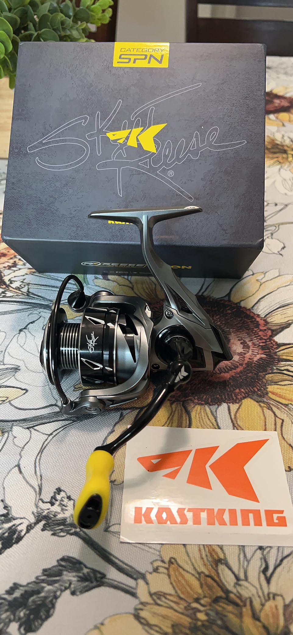 KastKing Skeet Reese Icon Spinning Fishing Reel, Saltwater & Freshwater | Max Drag: 17.6 lb, 10+1 BB, 8.7 oz, 6.2:1 Gear Ratio, Lightweight Aluminum Body, Carbon Rotor, TPE Handle Knobs customer photo 1