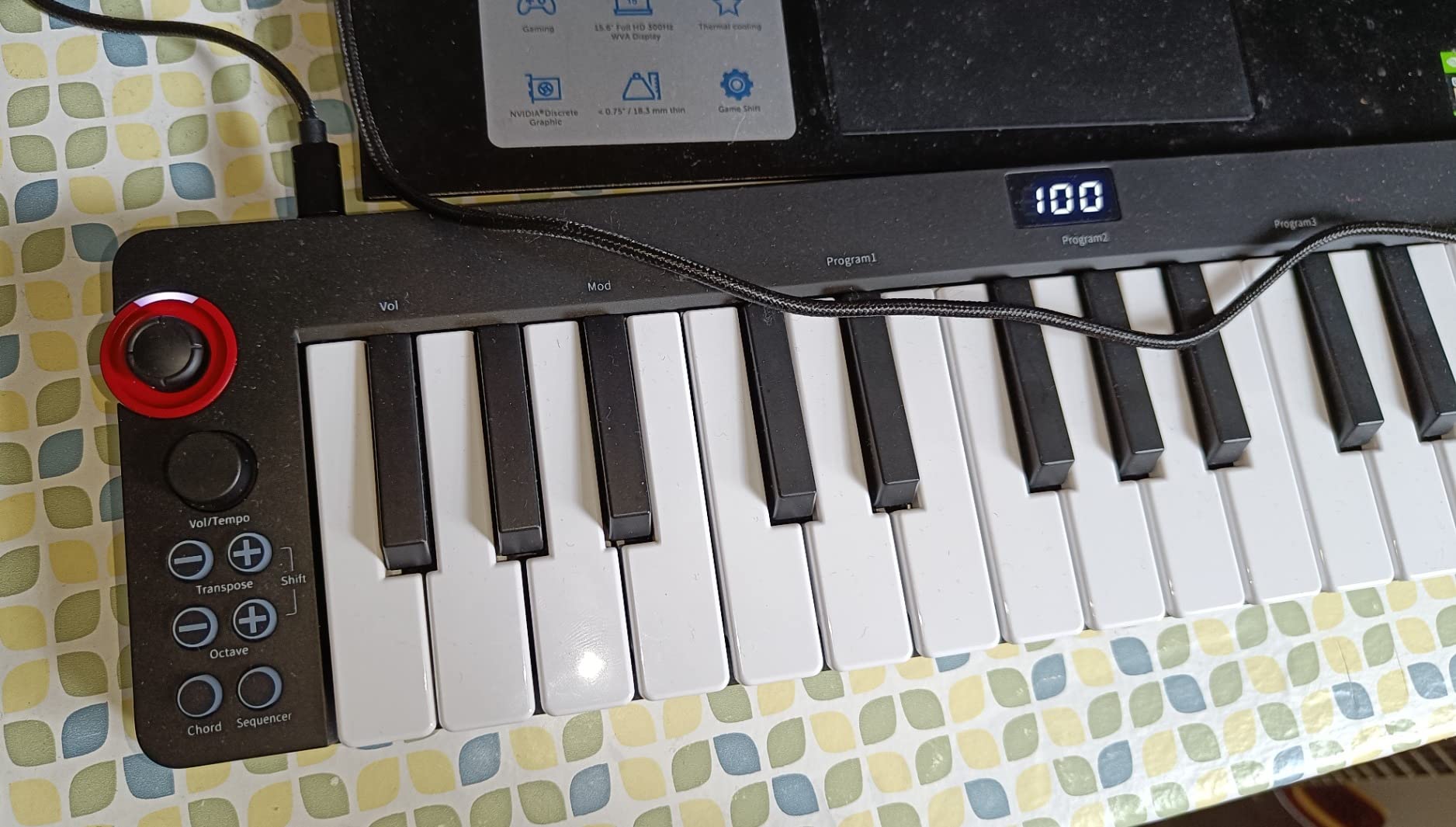Donner Mini MIDI Keyboard N-25, 25 Key MIDI Controller Gifts for Beginners with Velocity-Sensitive Mini Keys Light-up Rocker Music Production Software, Small USB Controlador with 40 Teaching Courses customer photo 2