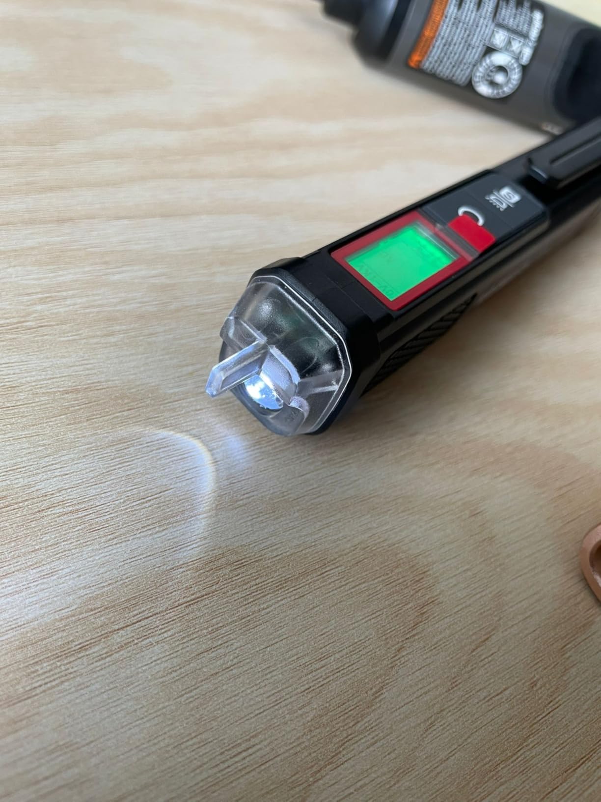 KAIWEETS Voltage Tester/Non-Contact Voltage Tester with Signal Percentage, Dual Range AC 12V/70V-1000V, Live/Null Wire Tester, Electrical Tester with LCD Display, Buzzer Alarm, Wire Breakpoint Finder customer photo 2