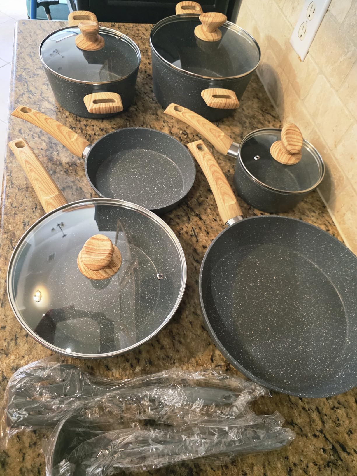MAISON ARTS Pots and Pans Set Non Stick, 12 Pcs Kitchen Cookware Sets | Induction Compatible, Granite Nonstick Pans Set for Cooking, 100% PFOA & PFAS Free Non Toxic customer photo 1