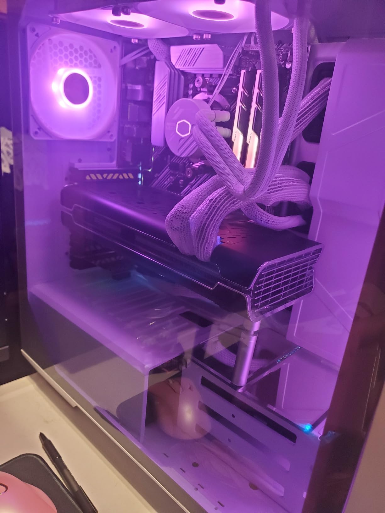 Cooler Master 240L Core AIO CPU Liquid Cooler - 240mm Radiator, 2X ARGB PWM Fans, Patented Gen S Dual-Chamber Pump, White customer photo 1