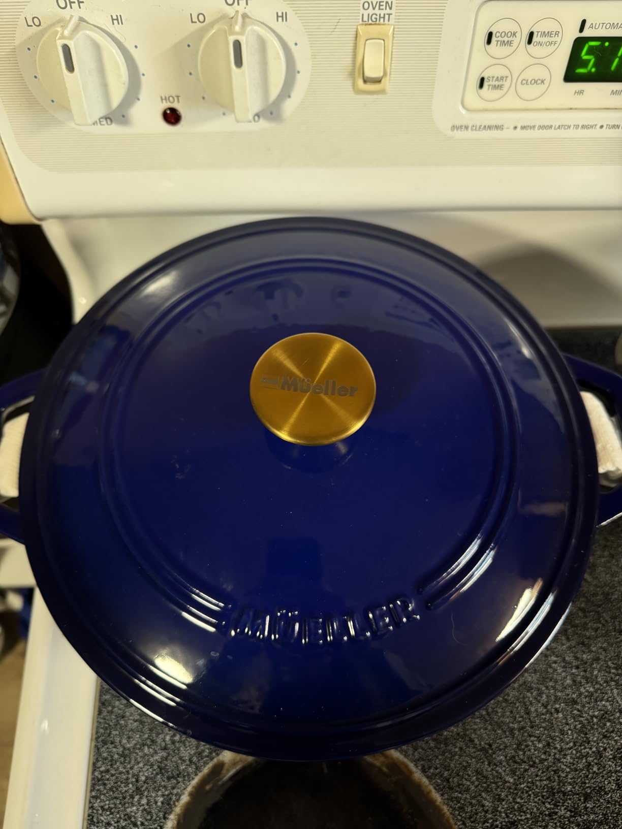 Mueller 6qt Enameled Cast Iron Dutch Oven, Heavy-Duty Casserole and Braiser Pan with Lid and Knob, Oven-Safe up to 500° F & Across All Cooktops, White customer photo 1