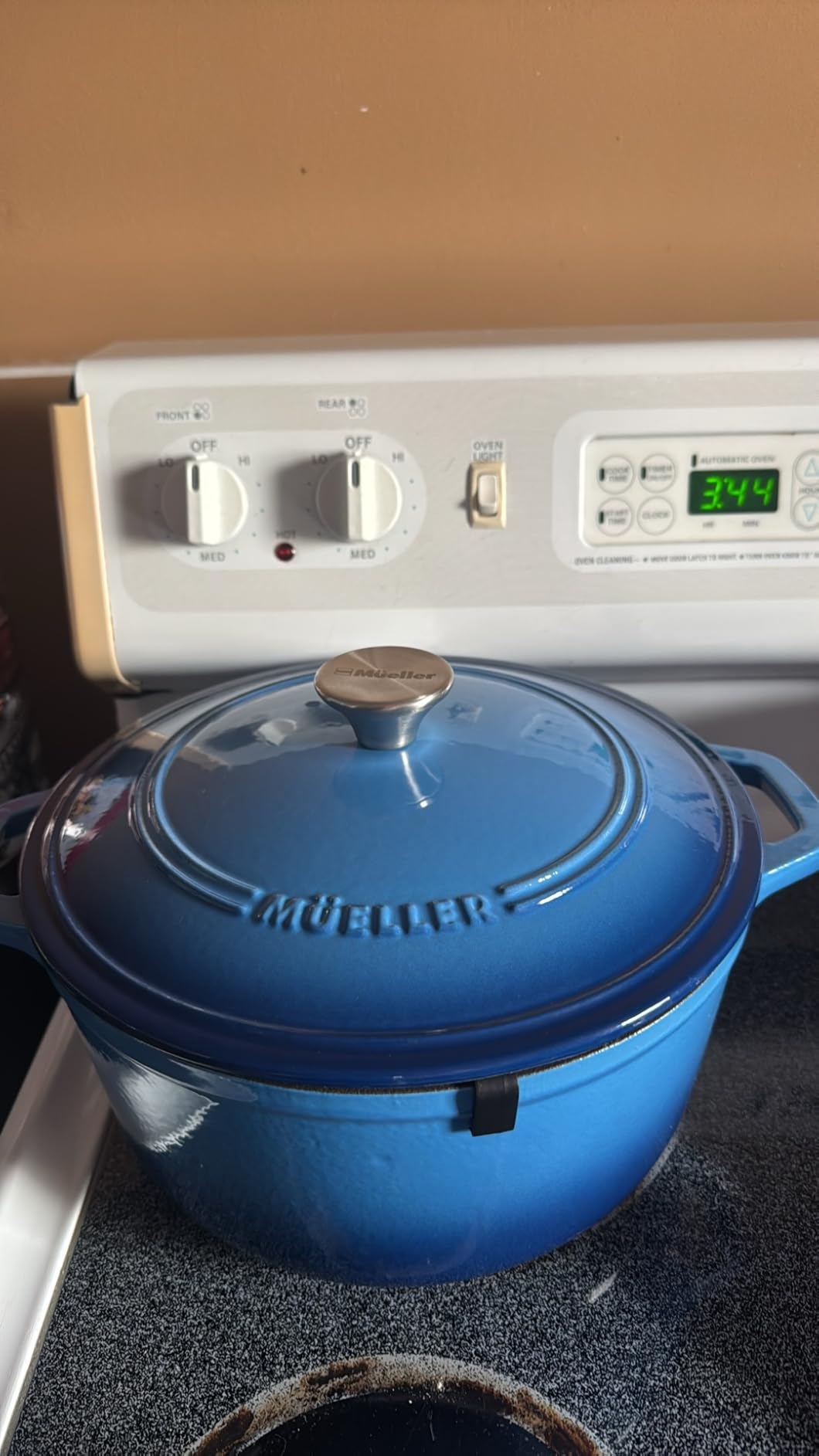 Mueller 6qt Enameled Cast Iron Dutch Oven, Heavy-Duty Casserole and Braiser Pan with Lid and Knob, Oven-Safe up to 500° F & Across All Cooktops, White customer photo 2