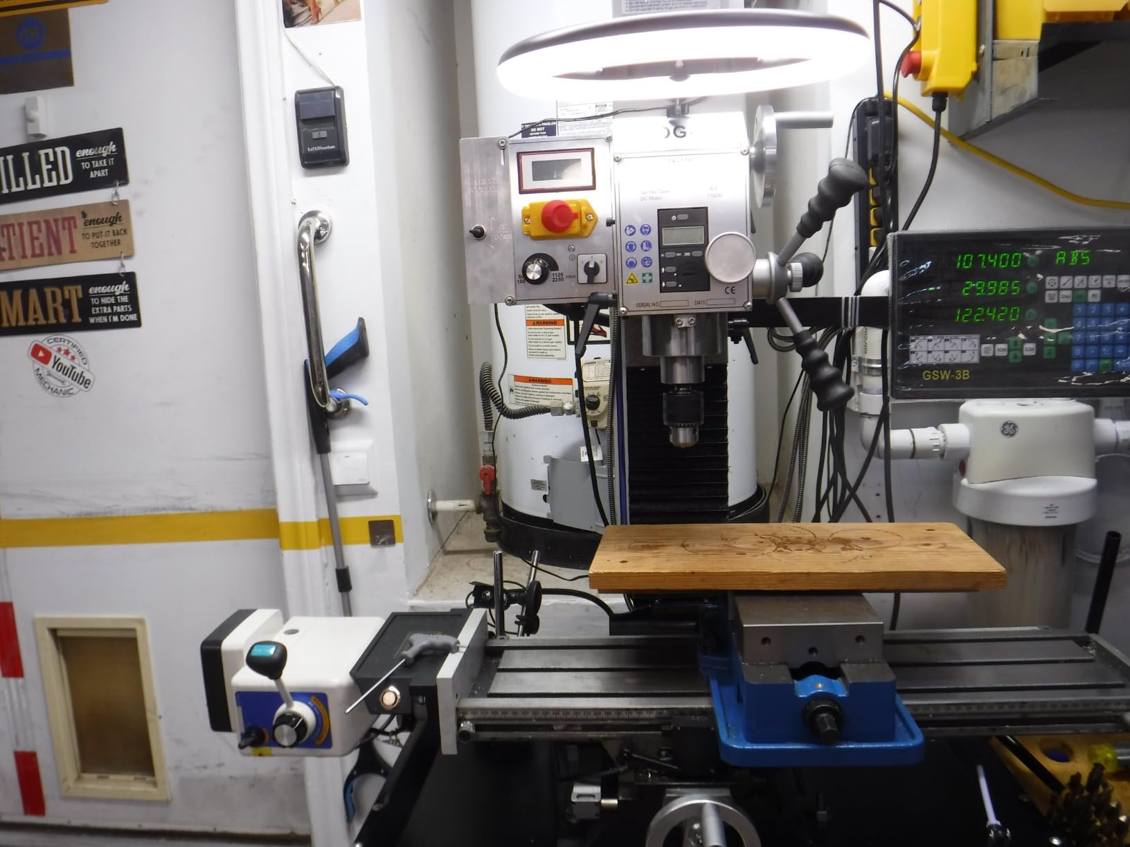 INTBUYING Mini Milling Drilling Machine Vertical R8 Mill Drill Machine Precision Drill Mill 50-2250rpm DRO, with Grating Ruler, Axis X Power Feed, Accessory R8 Tapper Package customer photo 1