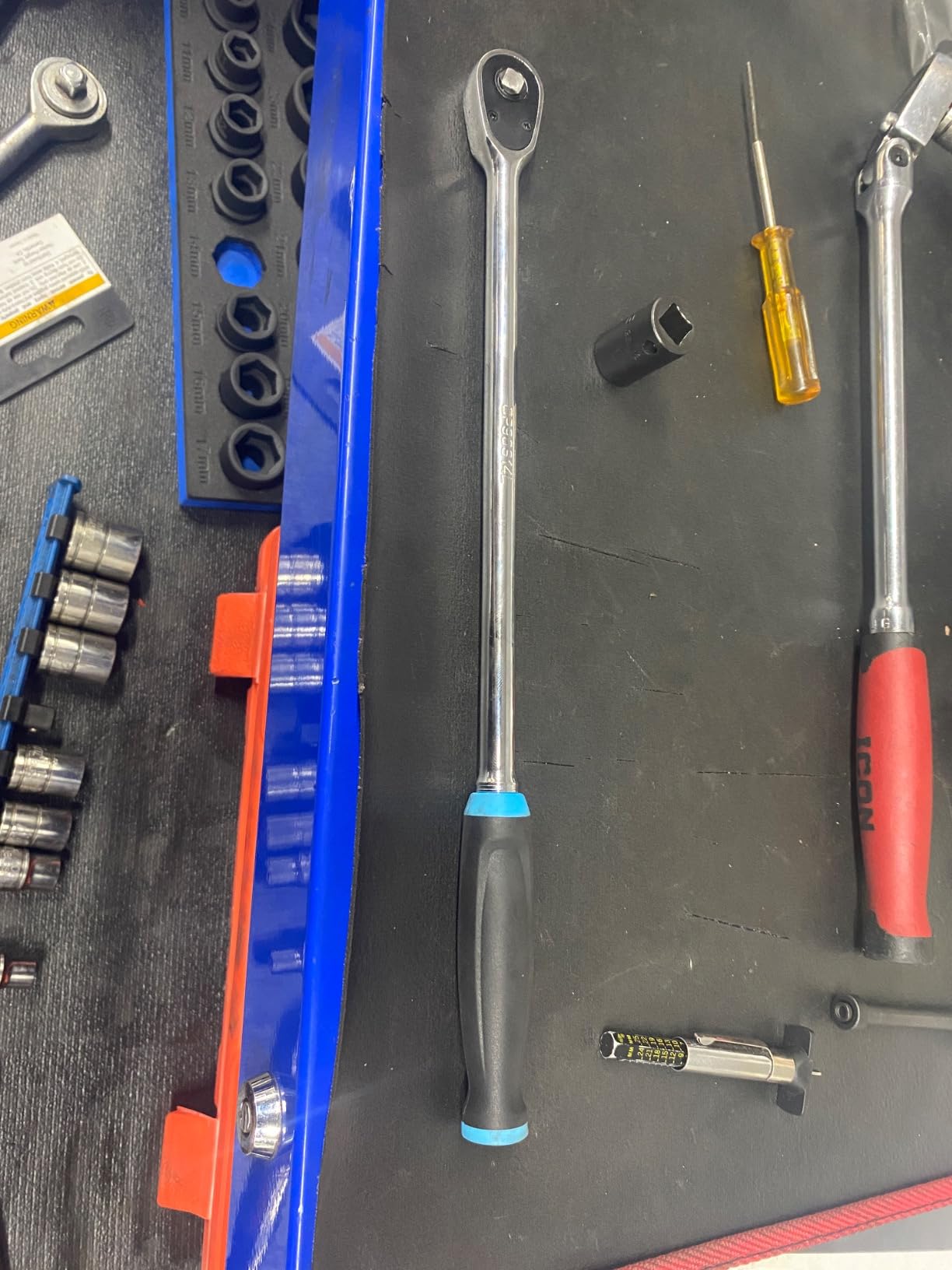 Capri Tools 1/2 in. Drive Fine 90-Tooth Extra Long Ratchet, Ergonomic Soft Grip, 25 in. Long customer photo 1