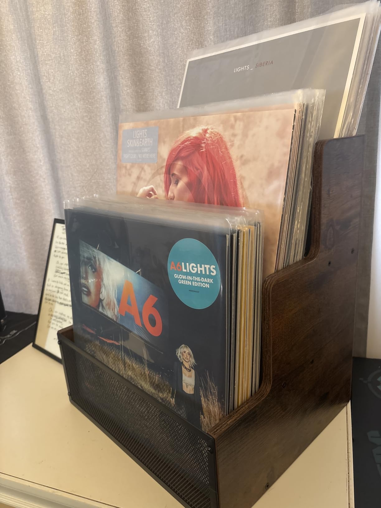 3-Tier Vinyl Record Storage Crate, Holds 60+ LP Albums, Retro Wood & Metal | Stepped Vinyl Record Holder, Desktop Album Storage Box for Easy Browsing, Home Decor, Collection Display and Quick Assembly customer photo 2