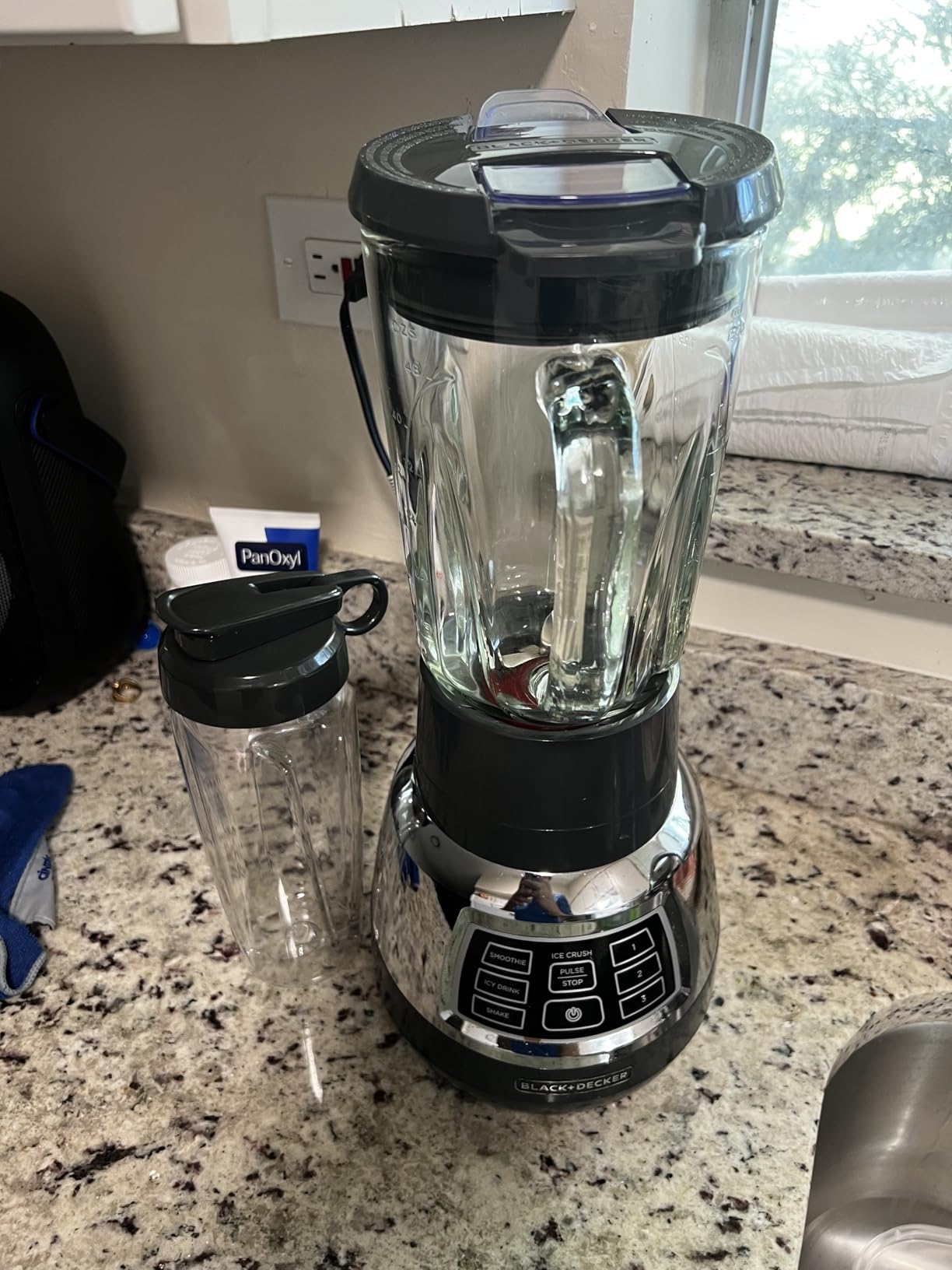 Black+Decker Quiet Blender with 6-Cup Cyclone Glass Jar, 3 Speeds + 3 Functions & Serrated Blade Technology for Faster Blending, Pulse Button and 24-oz Personal Jar, 900W customer photo 1