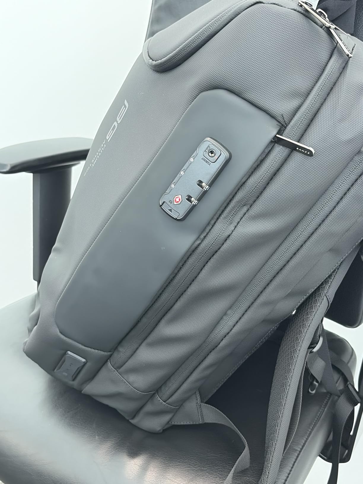 BANGE Anti Theft Backpack With TSA Lock, Waterproof Backpacks With YKK Zipper, High Tech Business Backpack For Men And Women, Laptop Backpack Fits For 17.3 Inch Notebook customer photo 2