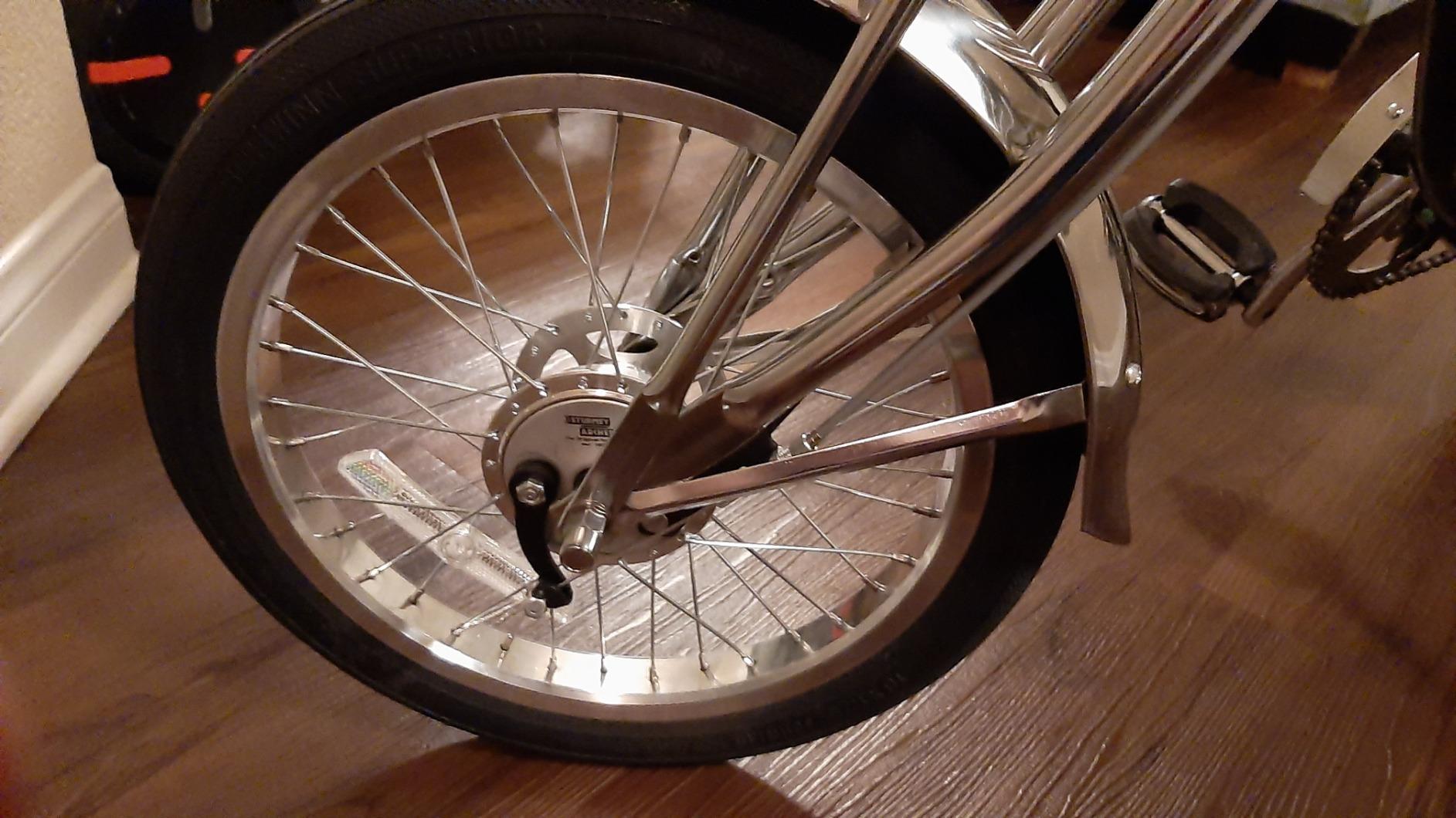 Schwinn Krate Classic Sting-Ray Bike, Bike for Kids or Adults, Steel Frame & Springer Fork, Fenders, Single Speed, Coaster Brake, Grape customer photo 1