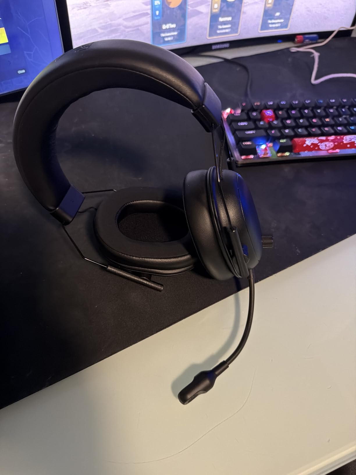 Razer BlackShark V2 HyperSpeed Wireless PC Gaming Headset, 2.4GHz, Black | 280g Lightweight, Wideband Mic, 50mm Drivers, Bluetooth or USB, 70 Hr Battery customer photo 2