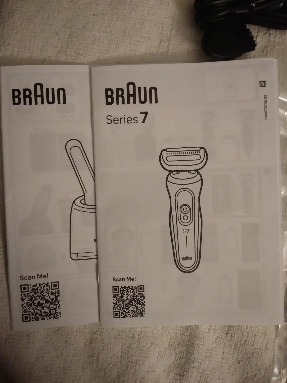 Braun Series 7 7032cs Flex Electric Razor for Men, Wet & Dry, Rechargeable, Cordless Foil Shaver with Beard Trimmer and Charging Stand, Silver customer photo 1