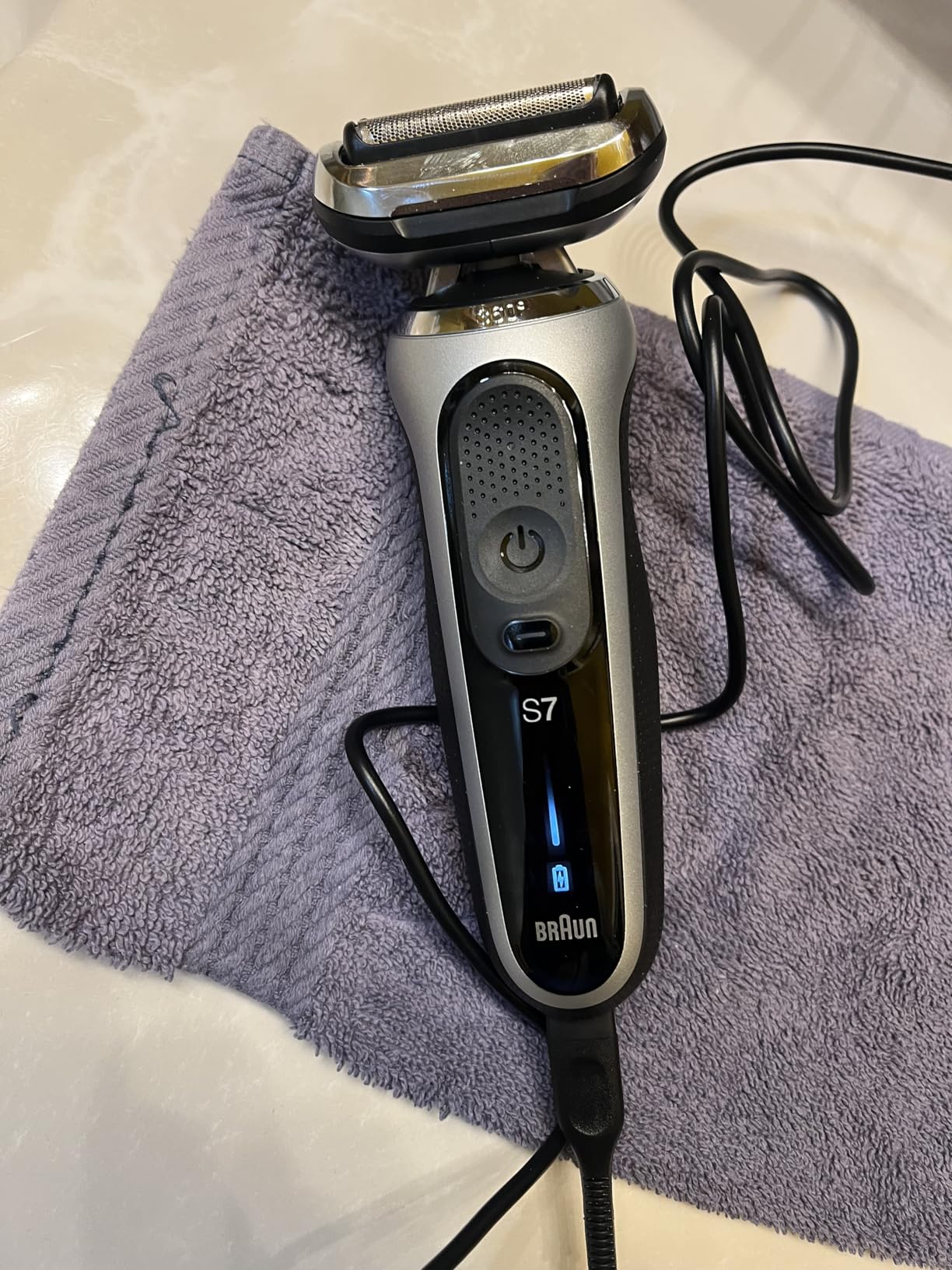 Braun Series 7 7032cs Flex Electric Razor for Men, Wet & Dry, Rechargeable, Cordless Foil Shaver with Beard Trimmer and Charging Stand, Silver customer photo 2