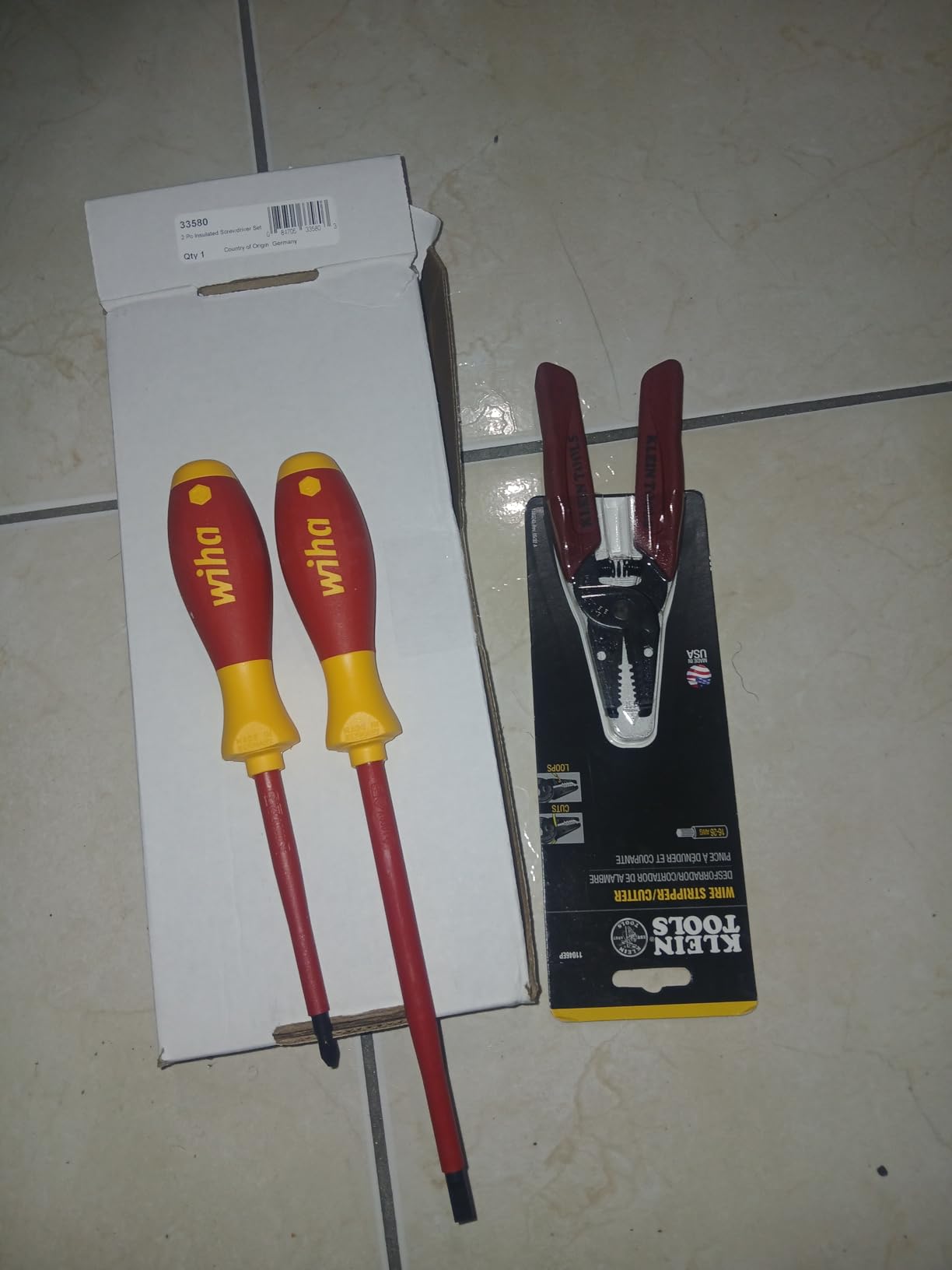 Wiha 33580 2 Piece Insulated SoftFinish Slotted and Phillips Screwdriver Set customer photo 2