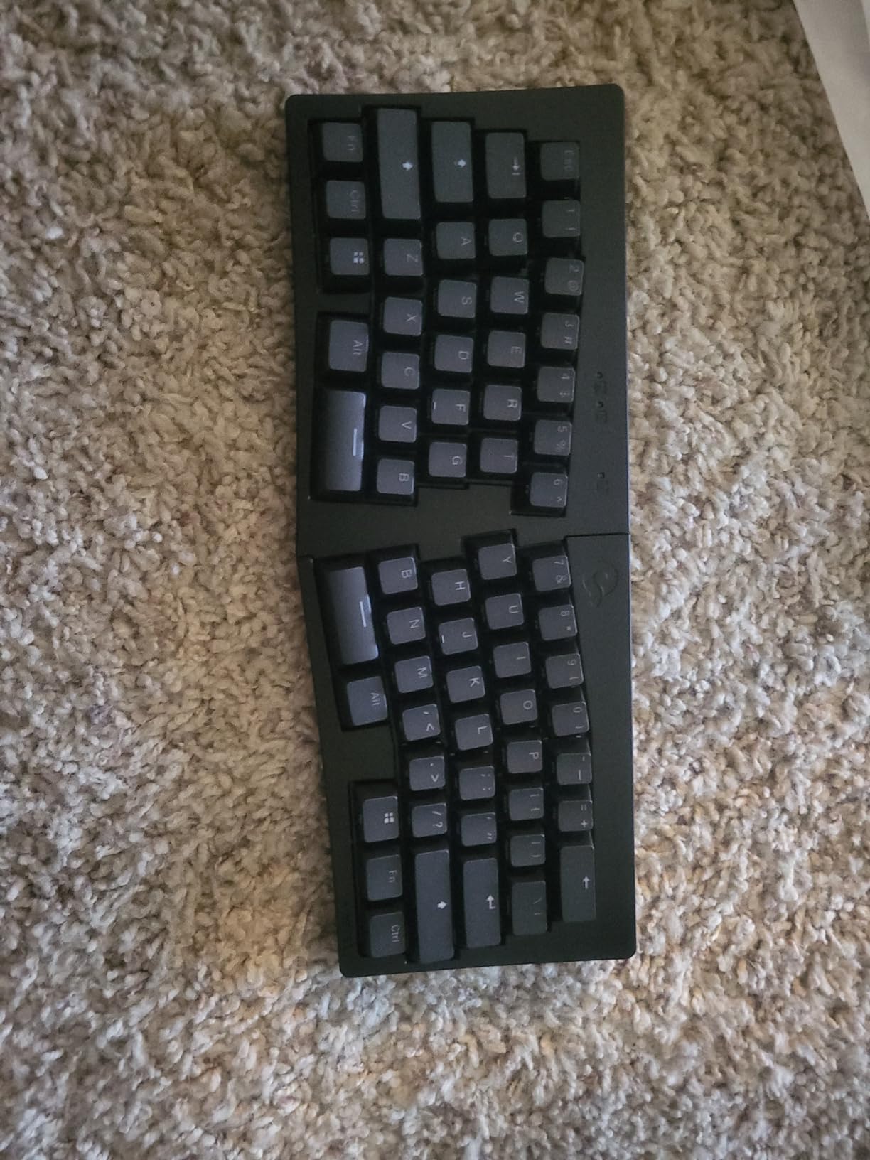 BAROCCOMiSTEL MiSTEL MD600 Alpha BT RGB, Split Keyboard, Ergonomic Mechanical Keyboard, 60%, PBT Double Shot Keycap (Transparent), Bluetooth5.0, Mac/Windows OS Compatible -Gateron G Pro Red customer photo 1