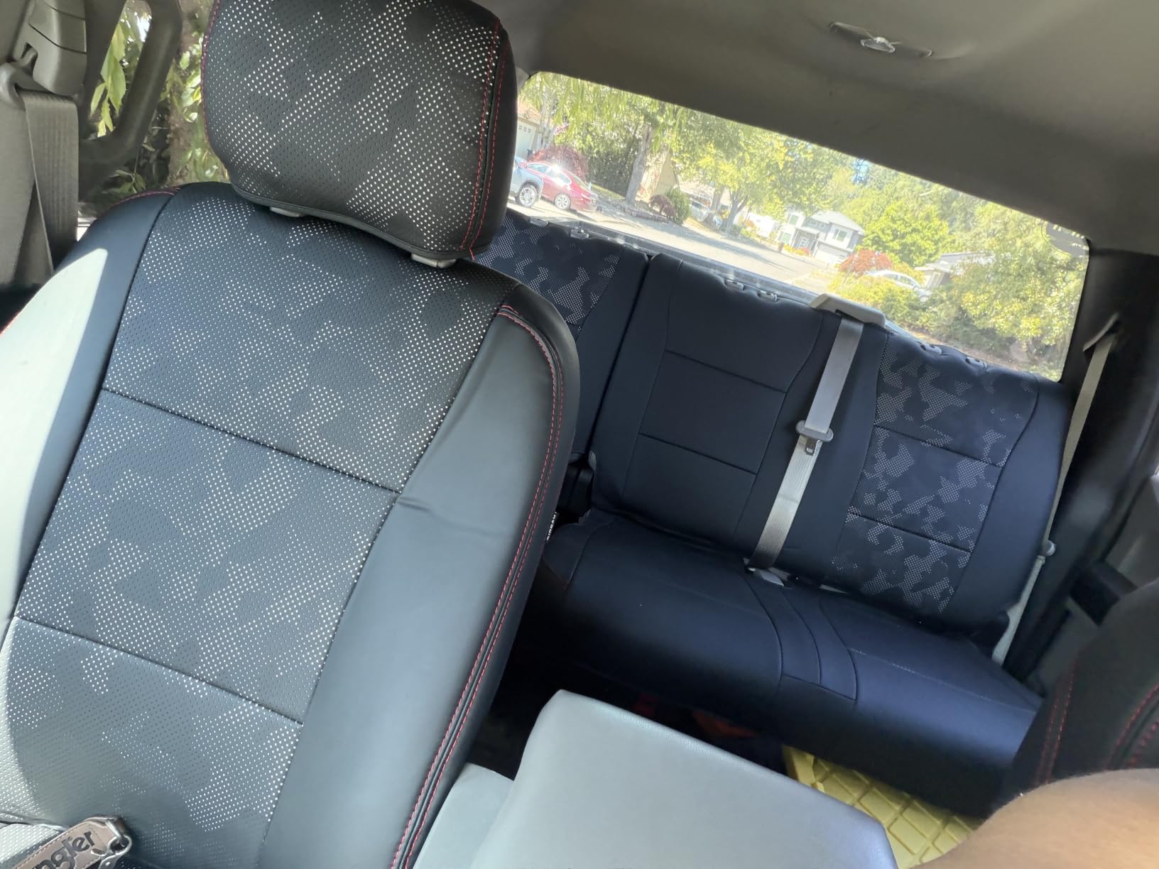 Carlimeki Premium Faux Leather Seat Covers, Fully Covered, Fit Like a Glove | for Ford F150 SuperCrew XL XLT STX (2021-2026) & F250/F350/F450 Crew Cab XL XLT (2023-2026) - for 40/Console/40 Front Seat customer photo 2
