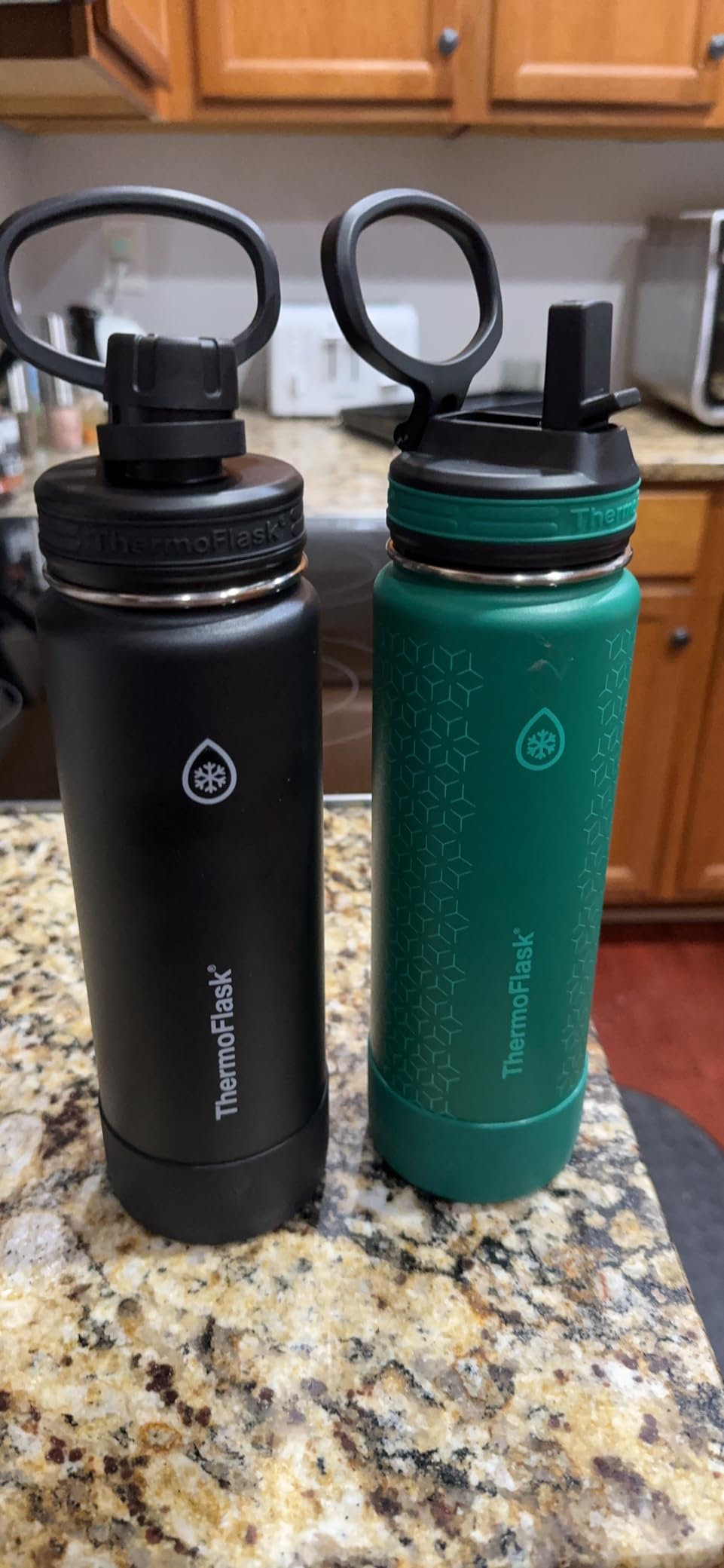 Stainless Steel Water Bottles 2-Pack - Double-Wall Vacuum Insulated 24 oz BPA-Free Spout Lids - Keeps Drinks Cold 24 Hrs, Hot 12 Hrs - Leakproof, Dishwasher Safe, Black/Malachite customer photo 1