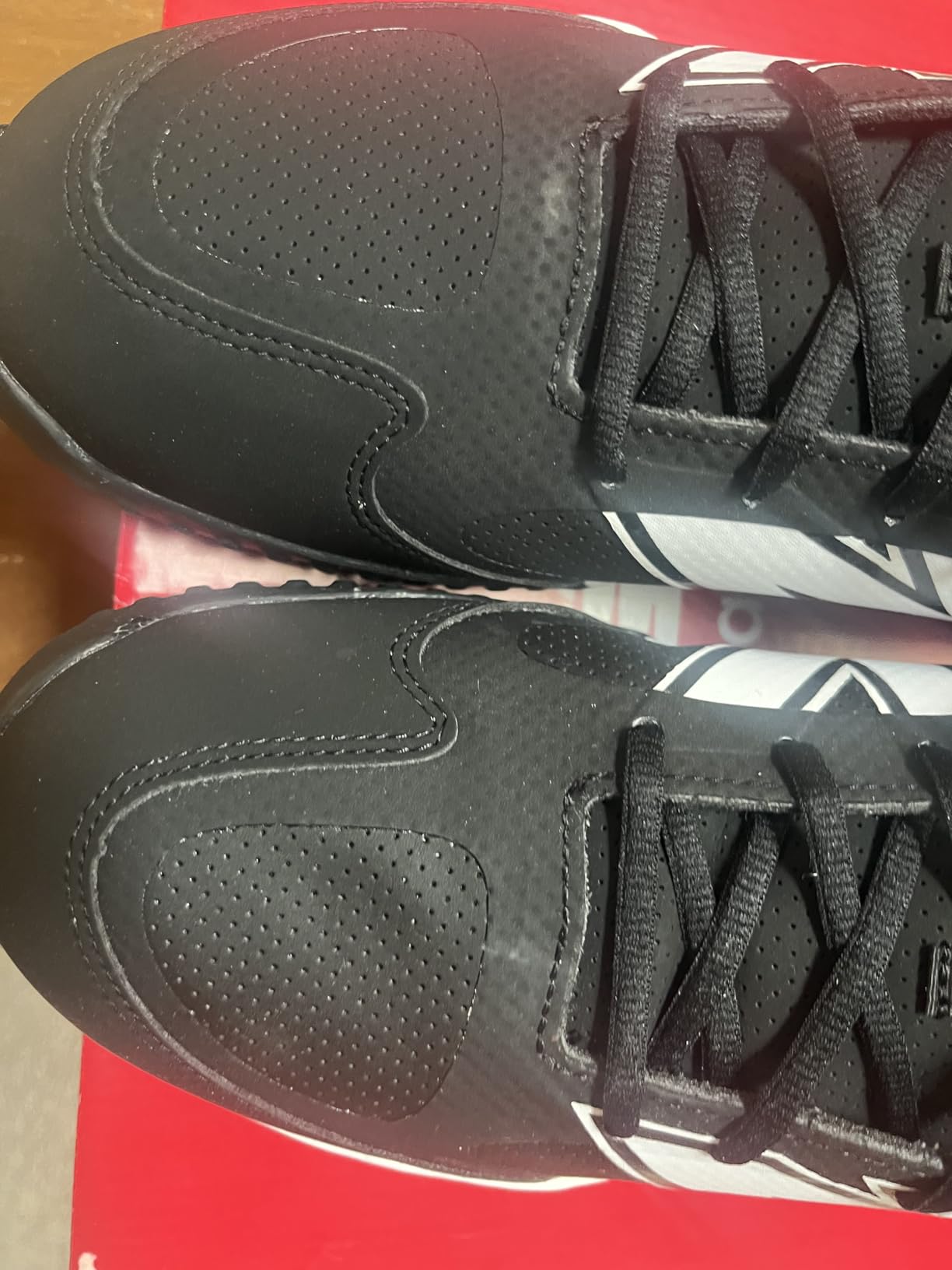 New Balance Men's Fresh Foam 3000 V7 Turf-Trainer customer photo 2