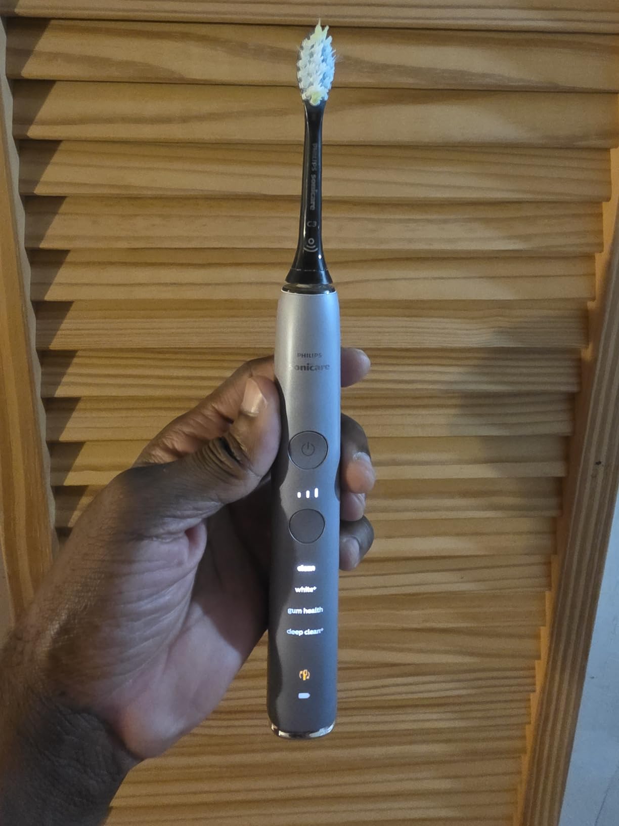 Philips Sonicare DiamondClean 9300 Electric Toothbrush, 2 Brush Head, Black customer photo 2