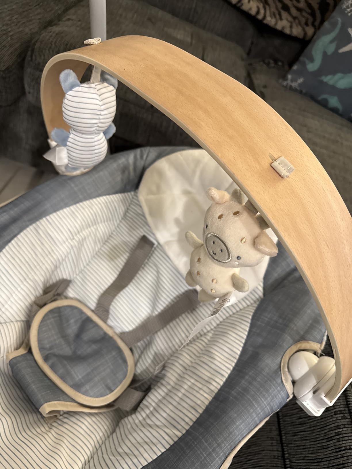 Ingenuity SimpleComfort Compact Baby Swing, Rotating Seat Swings in 3 Directions, 6 Speeds, 8 Melodies & 3 Nature Sounds, Ages 0-9 Months, Up to 20 Pounds - Chambray customer photo 1