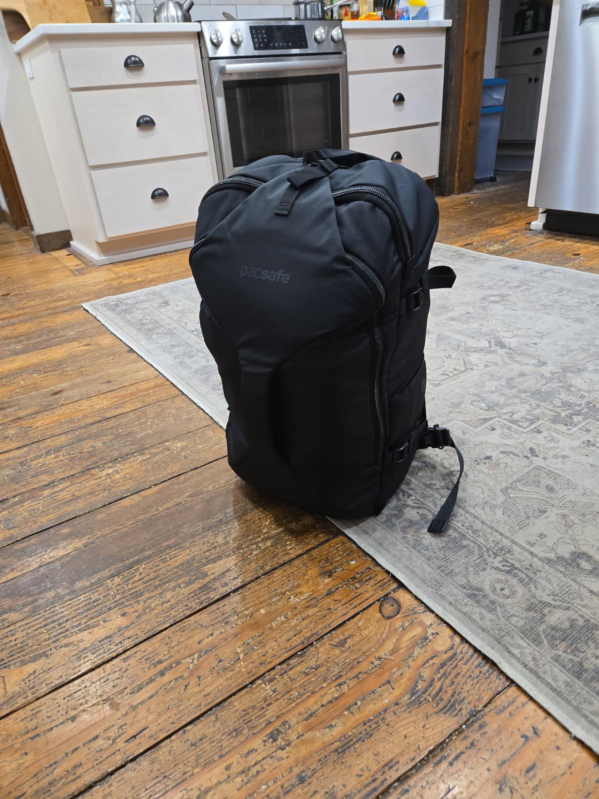 Pacsafe EXP45 Anti-Theft Carry-On Travel Pack, Black customer photo 2