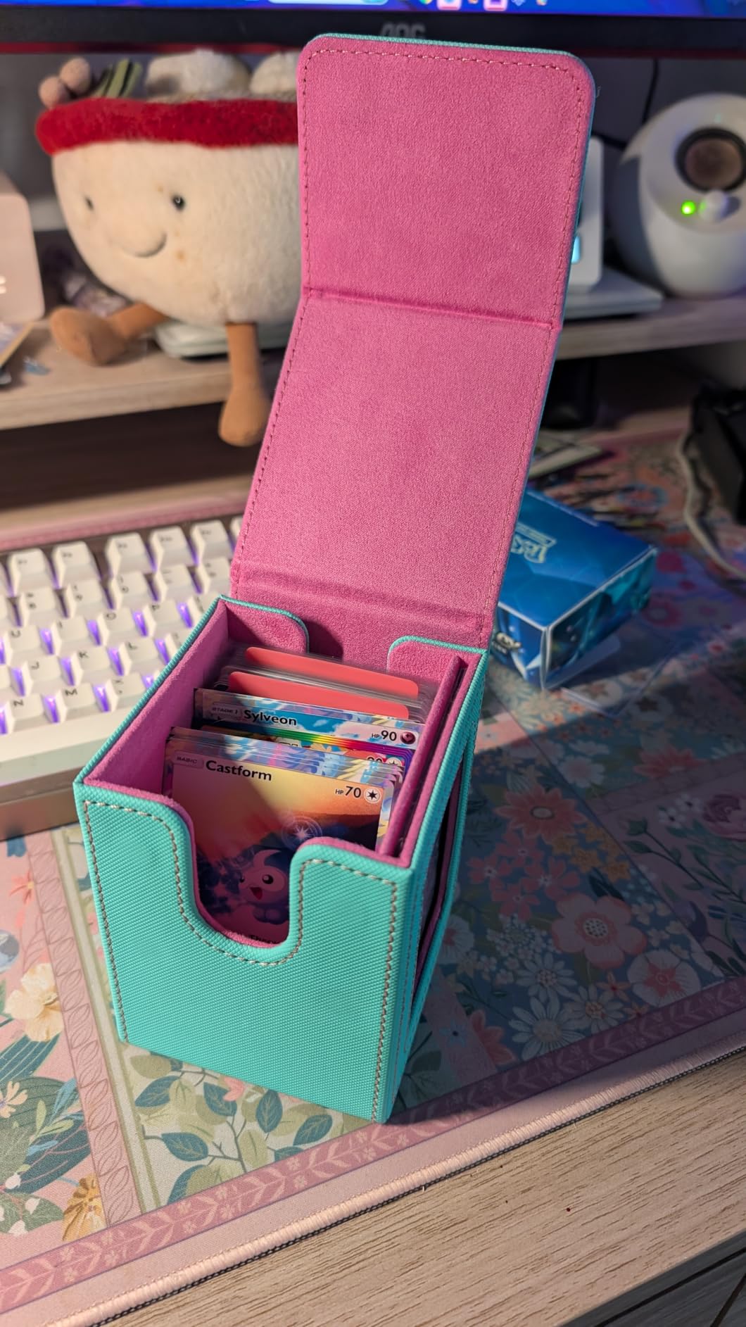 UAONO Card Deck Box for MTG Commander, Fits 100 Double-Sleeved Cards | Independent Commander Display, Magnetic Deck Case for Magic the Gathering TCG, 2 Dividers & 1 Top Loader (Black) customer photo 1