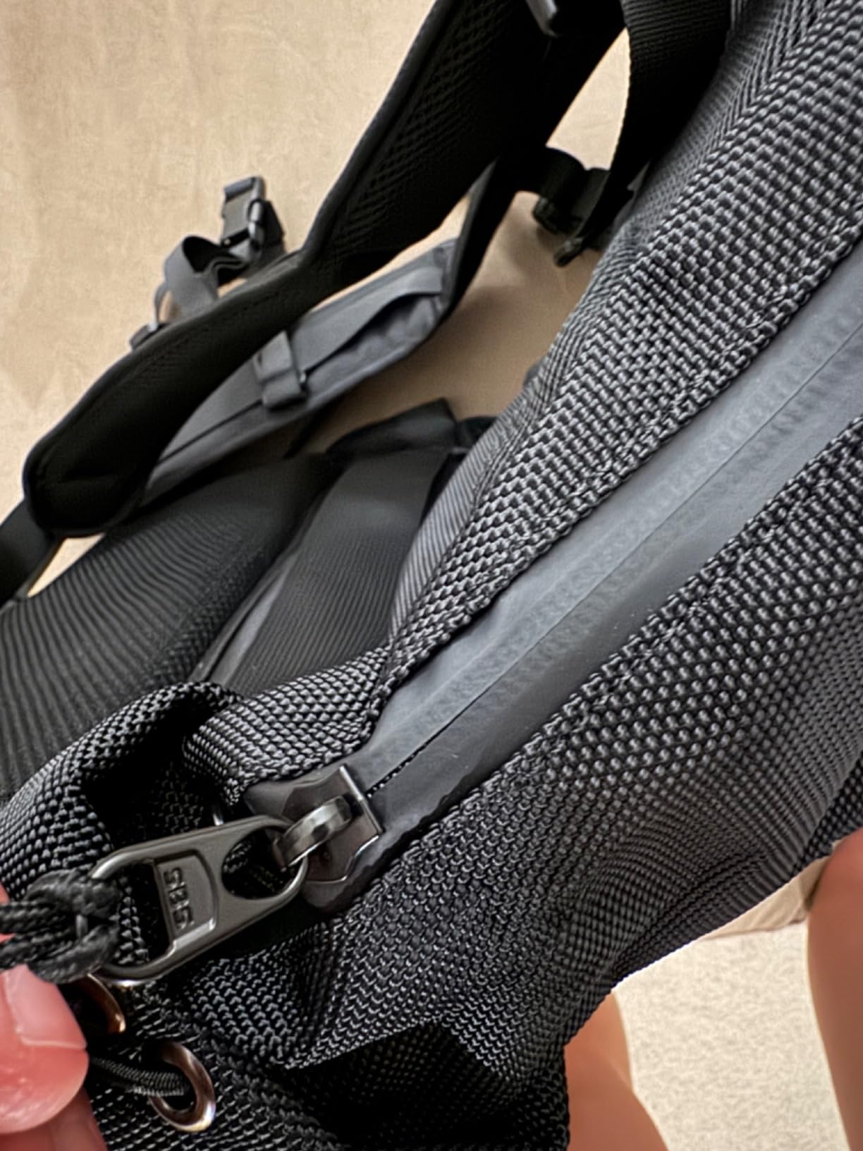 Oumurs Motorcycle Helmet Backpack 50L, Expandable Helmet Bag with Rain Cover, Water-Resistant Black 1680D Oxford Fabric, USB Port, Helmet Strap, Large Capacity for Motorbike Travel & Commuting customer photo 2