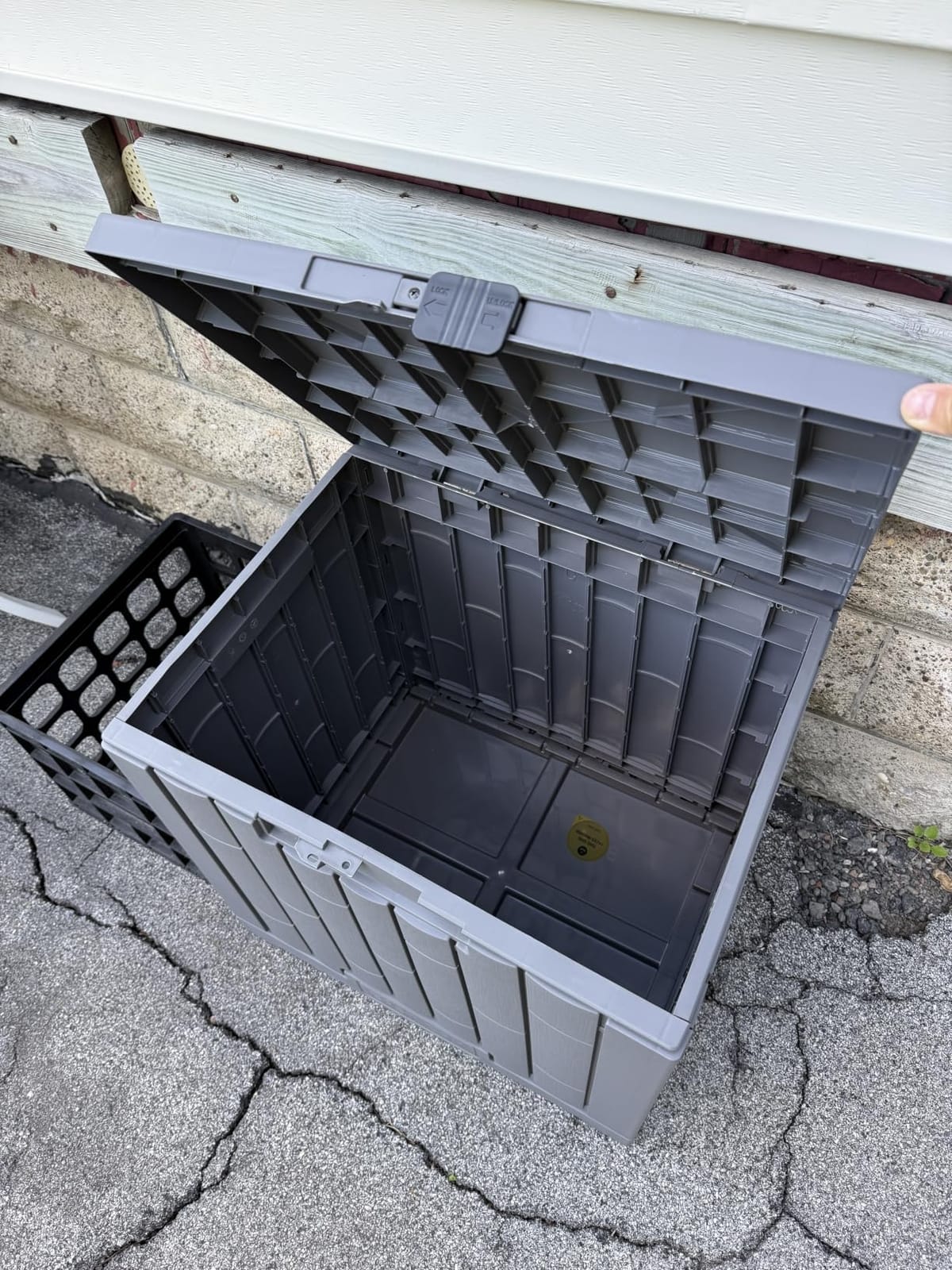 EAST OAK 31 Gallon Outdoor Storage Box, Waterproof Deck UV-Resistant Resin Bin for Patio Cushions, Garden Tools, Accessories & Package, Lockable Wind-Resistant Lid, Steel-Reinforced, Black customer photo 1