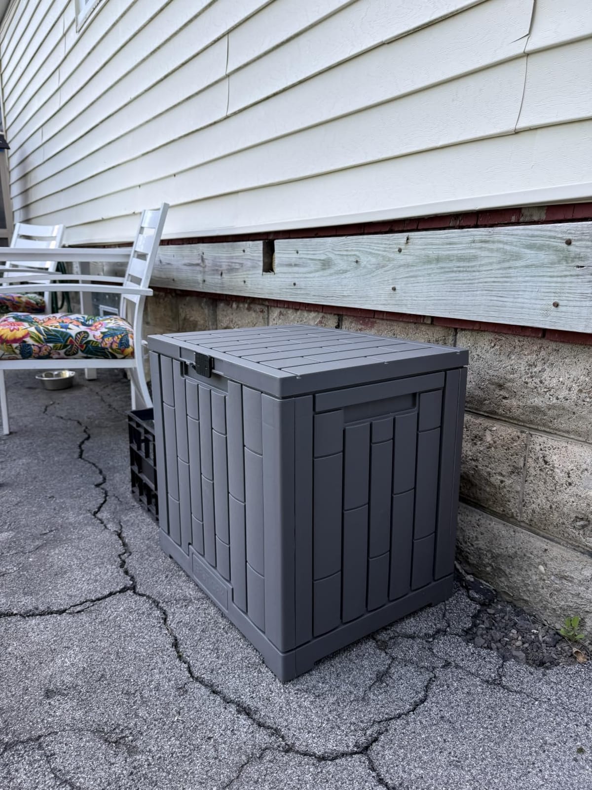 EAST OAK 31 Gallon Outdoor Storage Box, Waterproof Deck UV-Resistant Resin Bin for Patio Cushions, Garden Tools, Accessories & Package, Lockable Wind-Resistant Lid, Steel-Reinforced, Black customer photo 2