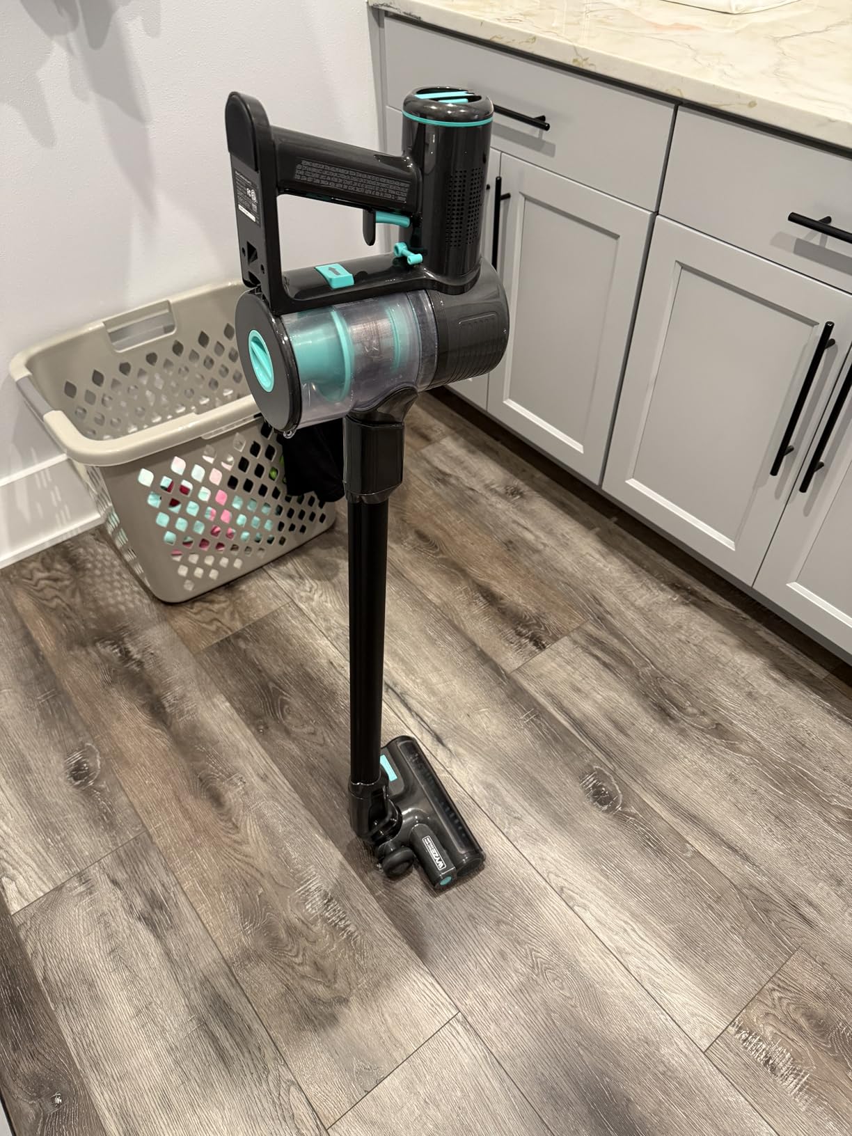 Wyze Cordless Vacuum S Stick Cleaner with HEPA Filter | 20Kpa Powerful Suction; 300W Brushless Motor; 40MINS Ultra Runtime; For Carpet & Pet Hair customer photo 1
