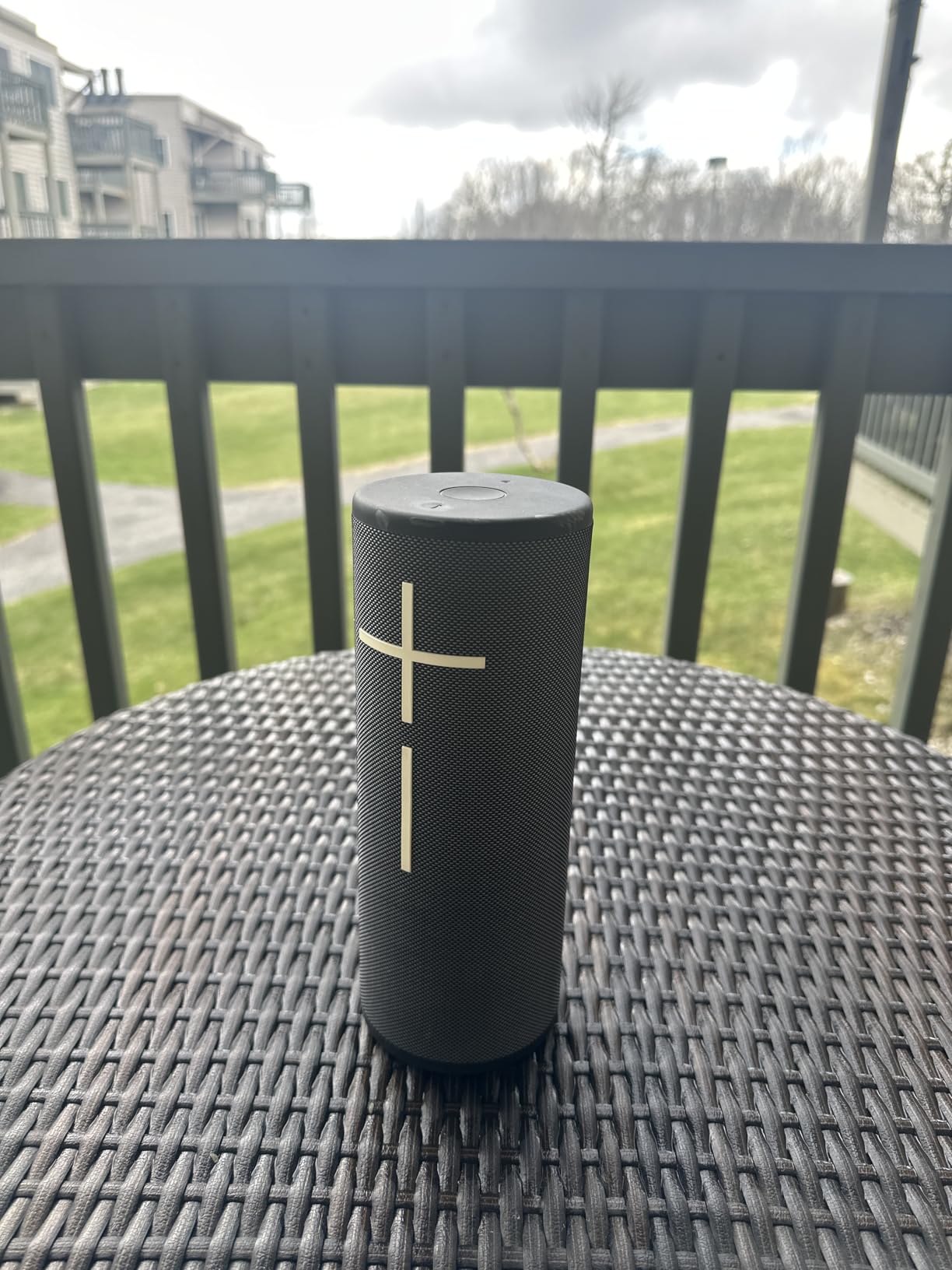 Ultimate Ears MEGABOOM 4 Waterproof Bluetooth Speaker - Red customer photo 2