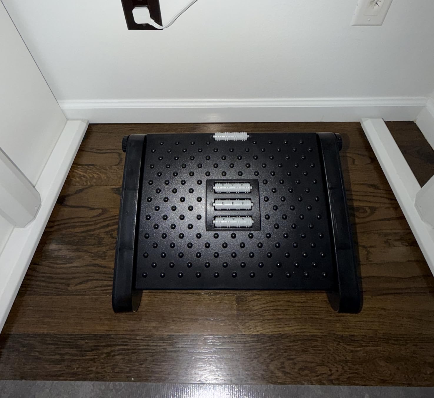 CasaZenith Foot Rest, Six Heights Adjustable Foot Rest Under Desk at Work | Ergonomic Foot Stool for Under Office Desk, Under Desk Footrest with Foot Massage Roller, Chair Footrest for Leg Rest - Black customer photo 2