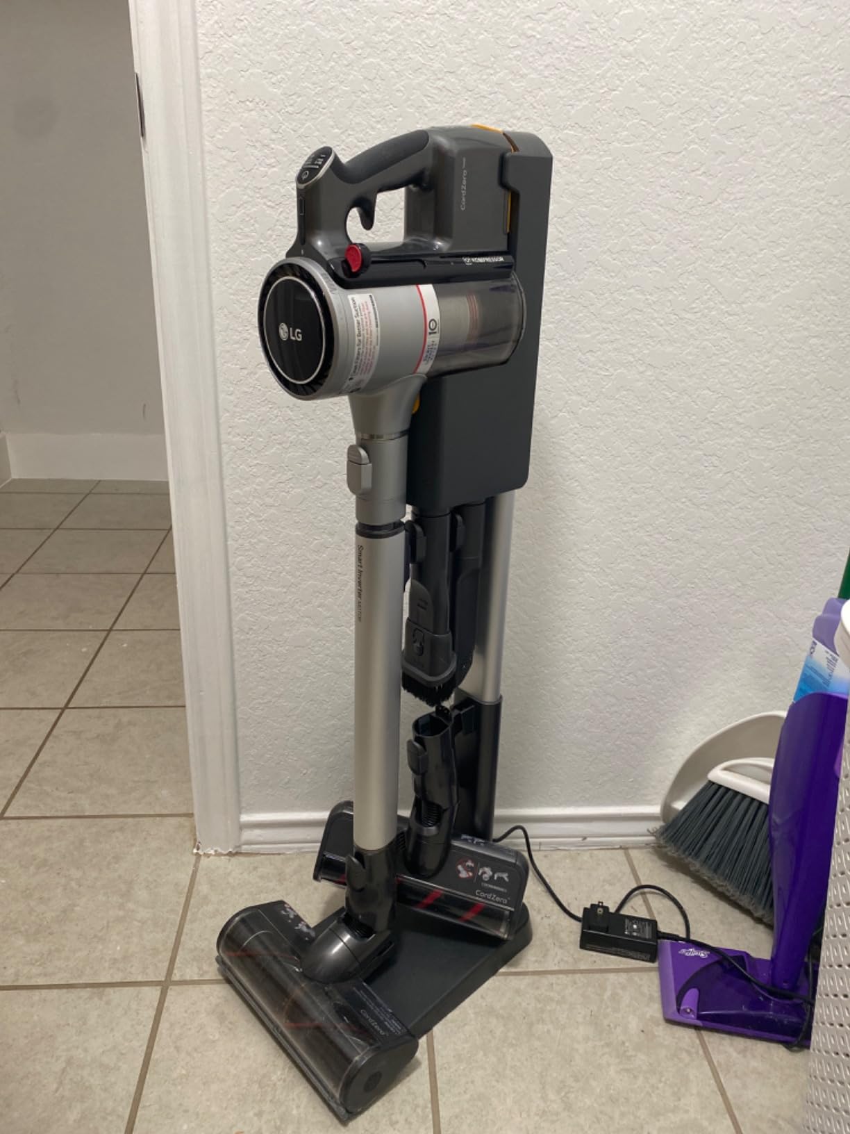 LG CordZero Cordless Stick Vacuum, 2 Batteries, 120 Min Run Time, Powerful Cleaning for Carpet, Hard Floors & Pet Hair, Lightweight, High-Capacity Dust Bin, 10-Year Motor Warranty, A926KSM (Renewed) customer photo 1