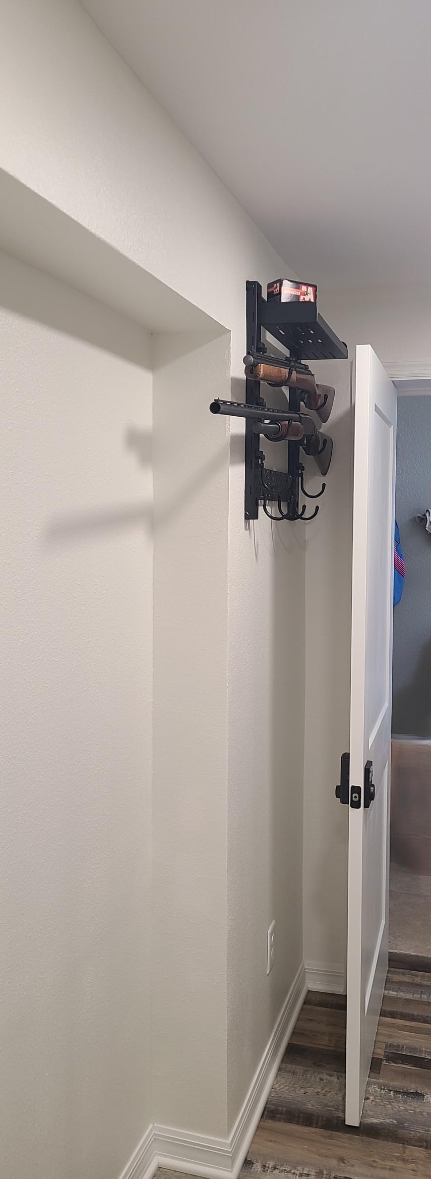 ONETIGRIS Gun Rack Wall Mount, Indoor Gun Rack for Wall with Shelf Horizontal and 1 Removable Gun Accessories Tray customer photo 1