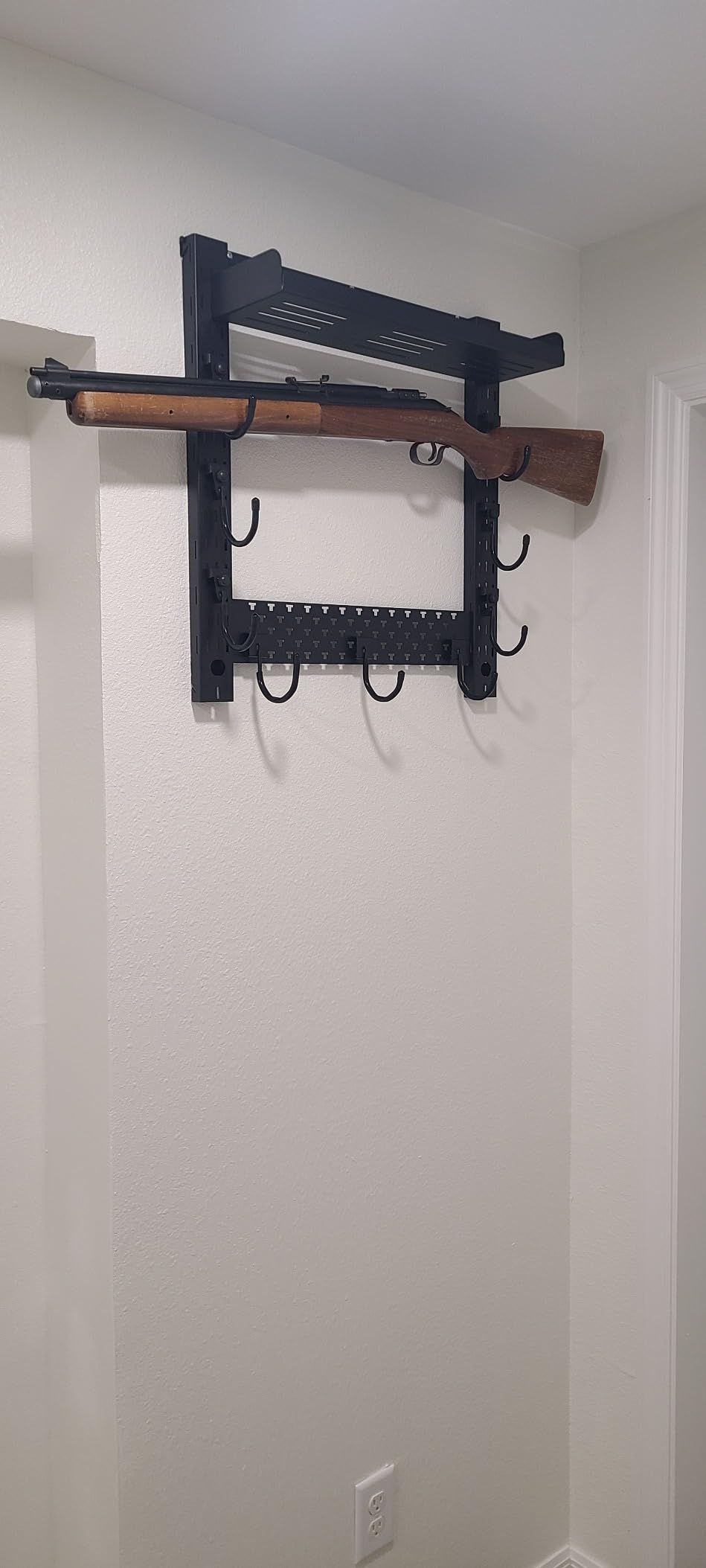 ONETIGRIS Gun Rack Wall Mount, Indoor Gun Rack for Wall with Shelf Horizontal and 1 Removable Gun Accessories Tray customer photo 2
