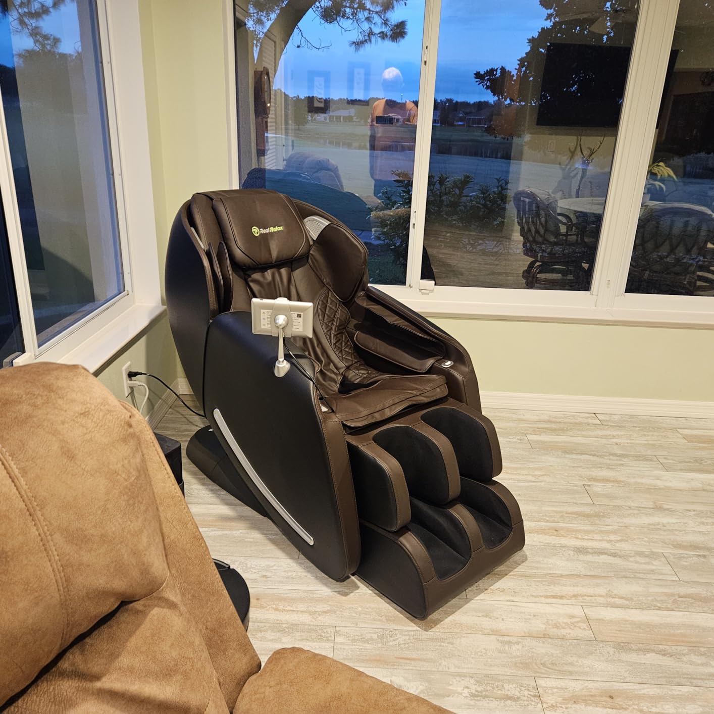 Real Relax Massage Chair Full Body with Unique Phone Controller, Heart and Blood Measurement, Zero Gravity 3D SL-Track Recliner with APP Control, Child Lock, Pause Button, Back Pad, Favor-06, Dark Brown customer photo 1