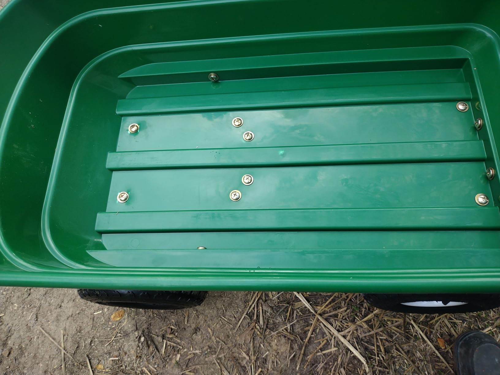 AAIN 600 lb Poly Garden Dump Cart, Utility Wagon for Camping customer photo 2