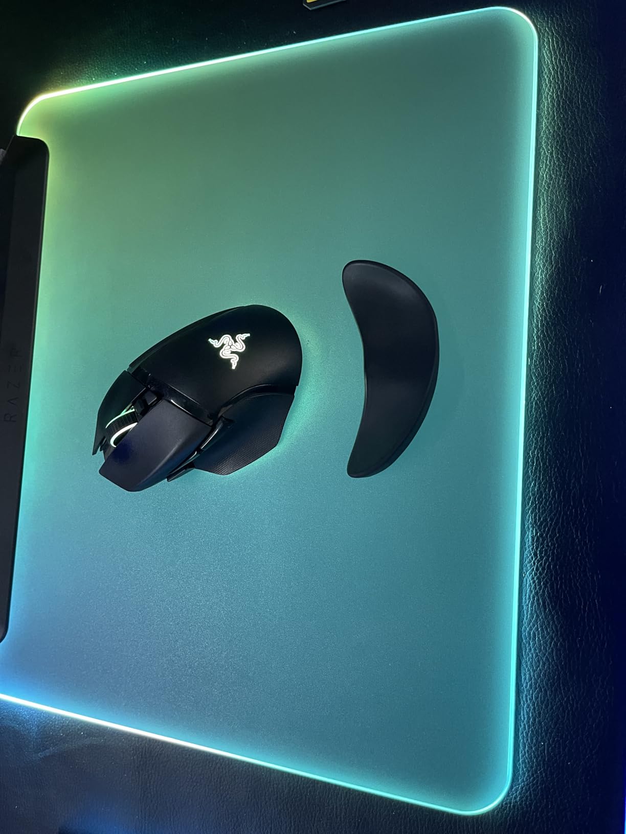 Razer Firefly V2 Pro Fully Illuminated RGB Gaming Mouse Mat: Backlit Design - 15 Zone Chroma Lighting - USB 2.0 Port - Detachable USB Type C Cable - Micro Textured Surface - Anti Slip Base customer photo 1
