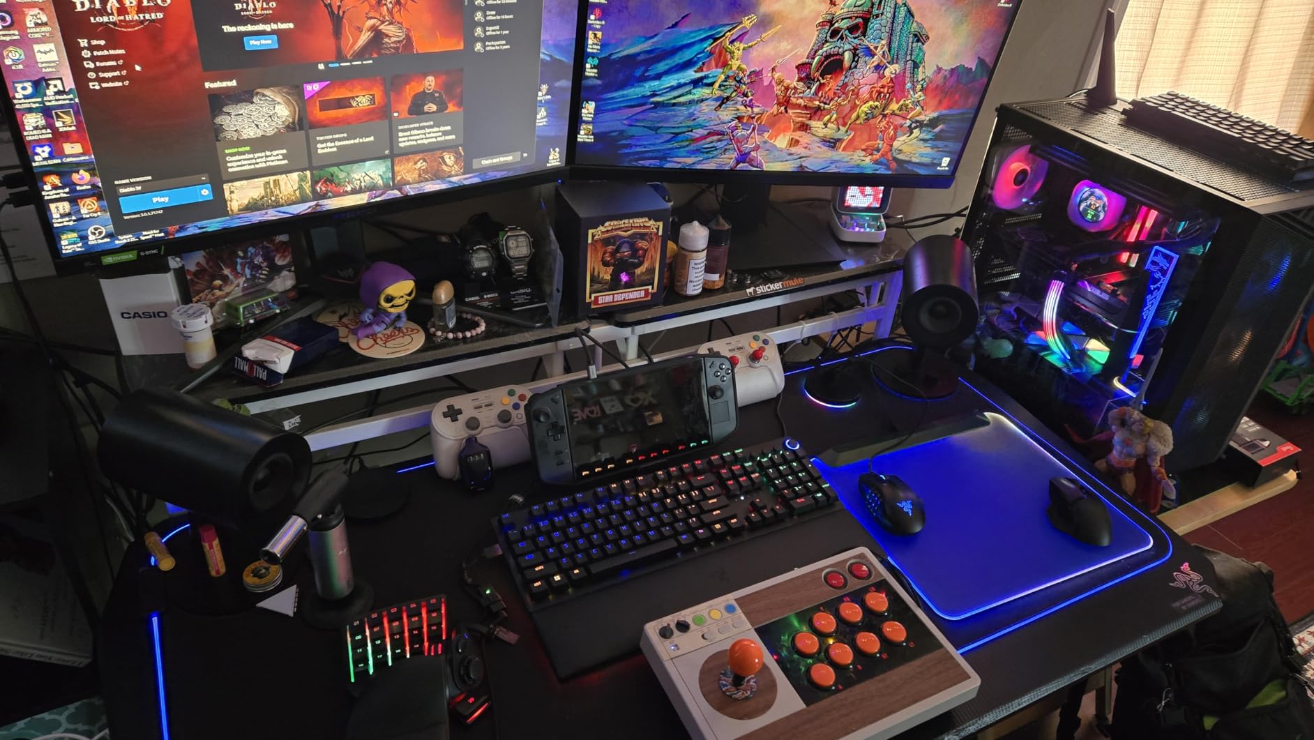 Razer Firefly V2 Pro Fully Illuminated RGB Gaming Mouse Mat: Backlit Design - 15 Zone Chroma Lighting - USB 2.0 Port - Detachable USB Type C Cable - Micro Textured Surface - Anti Slip Base customer photo 2