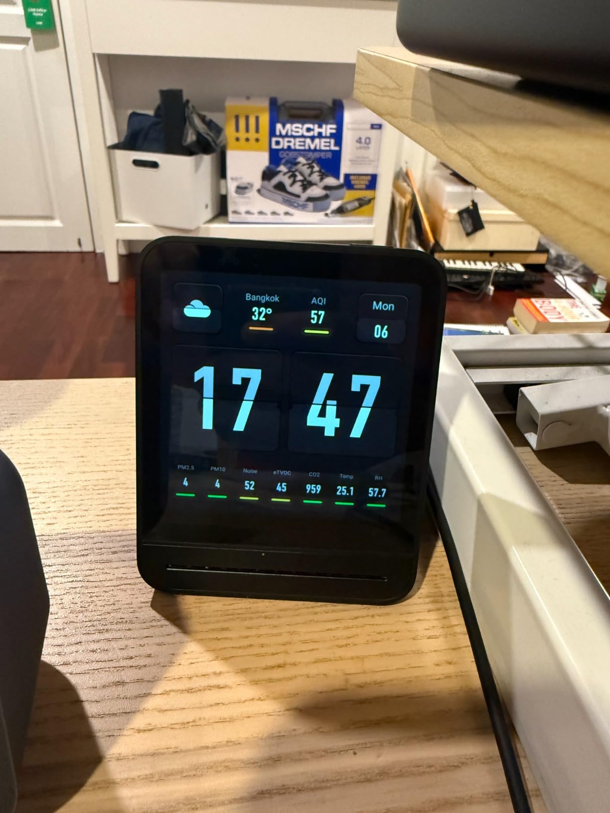 Qingping Air Quality Monitor Gen 2, Air Quality Monitor Indoor Detects PM2.5, CO2, PM10, Noise, Temperature and Humidity, New Upgraded Alarm Clock Function, Air Quality Tester for Bedroom, Smart Home customer photo 2